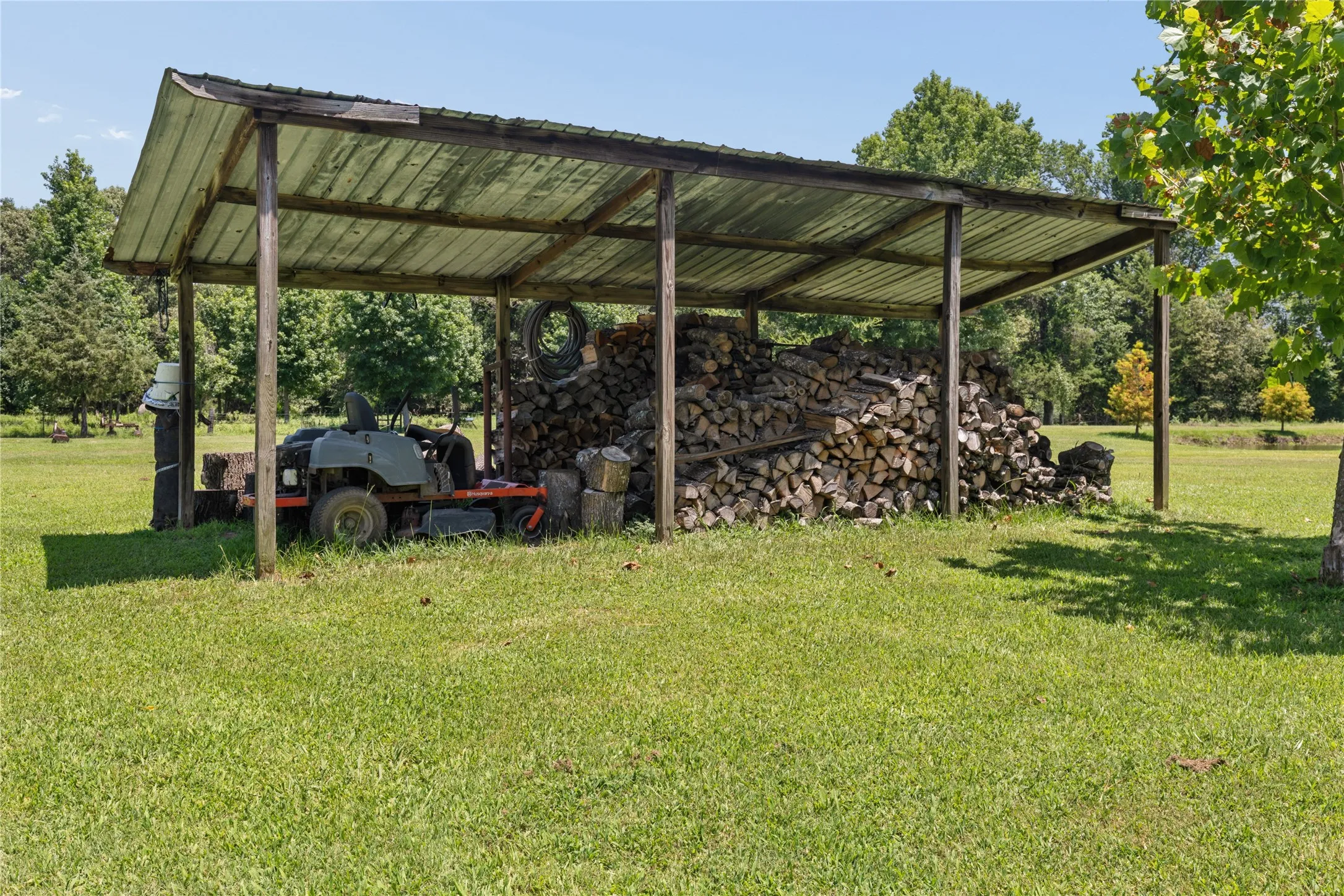 Single Family Residence For Sale in Bowie County , 180 County Road 4255, De Kalb, Texas 75559, 3 Bedroom, 2 Bathroom, Garage spaces, 1,632 Sqft, built in 1981, mls#21327360, Real Estate Agent in De Kalb, Homes For Sale in Bowie county, Homes For Sale in De Kalb, Realtor in De Kalb Texas, Real Estate Brokerage Independent Realty Texas, Luminita Cordes Realtor