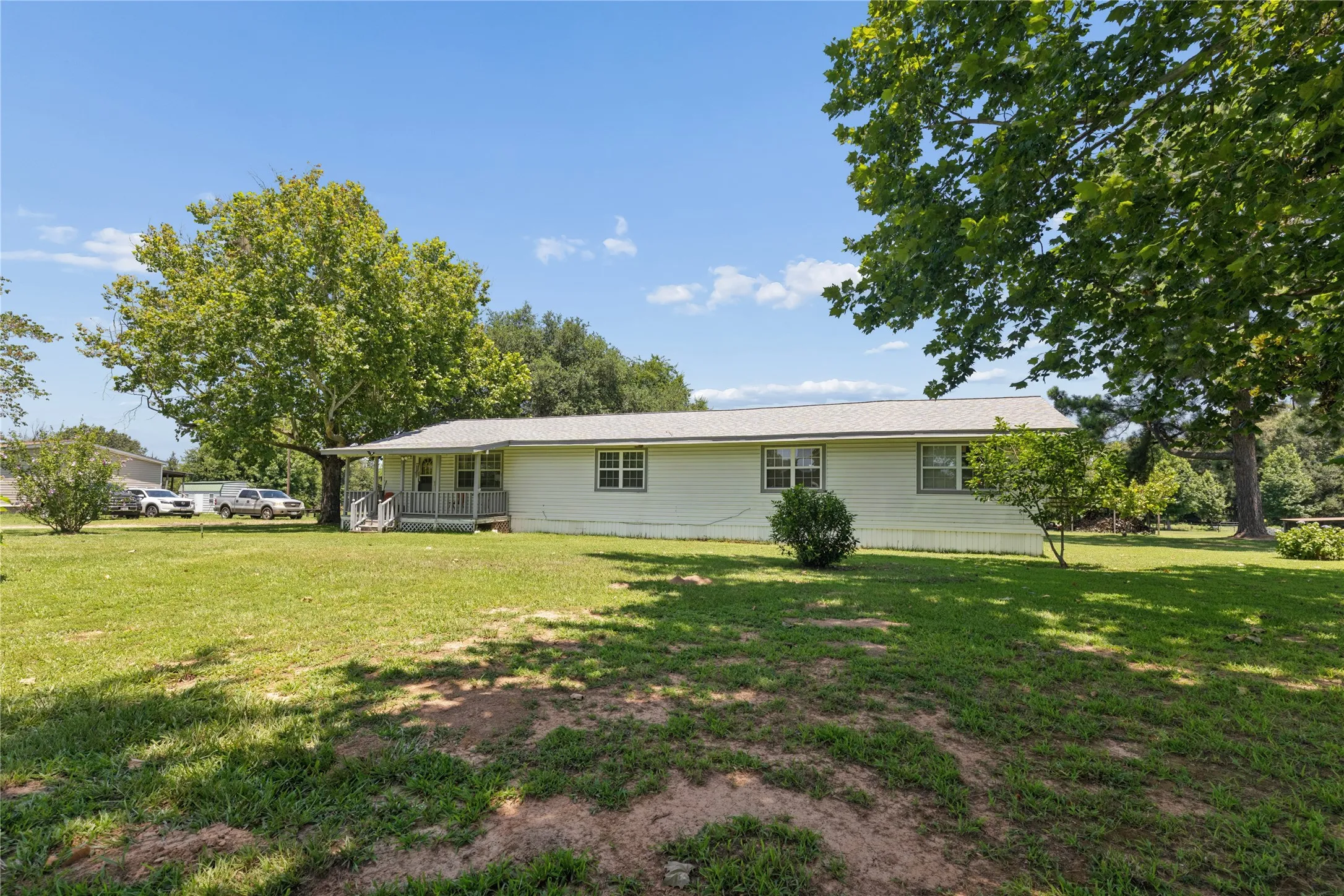 Single Family Residence For Sale in Bowie County , 180 County Road 4255, De Kalb, Texas 75559, 3 Bedroom, 2 Bathroom, Garage spaces, 1,632 Sqft, built in 1981, mls#21327360, Real Estate Agent in De Kalb, Homes For Sale in Bowie county, Homes For Sale in De Kalb, Realtor in De Kalb Texas, Real Estate Brokerage Independent Realty Texas, Luminita Cordes Realtor