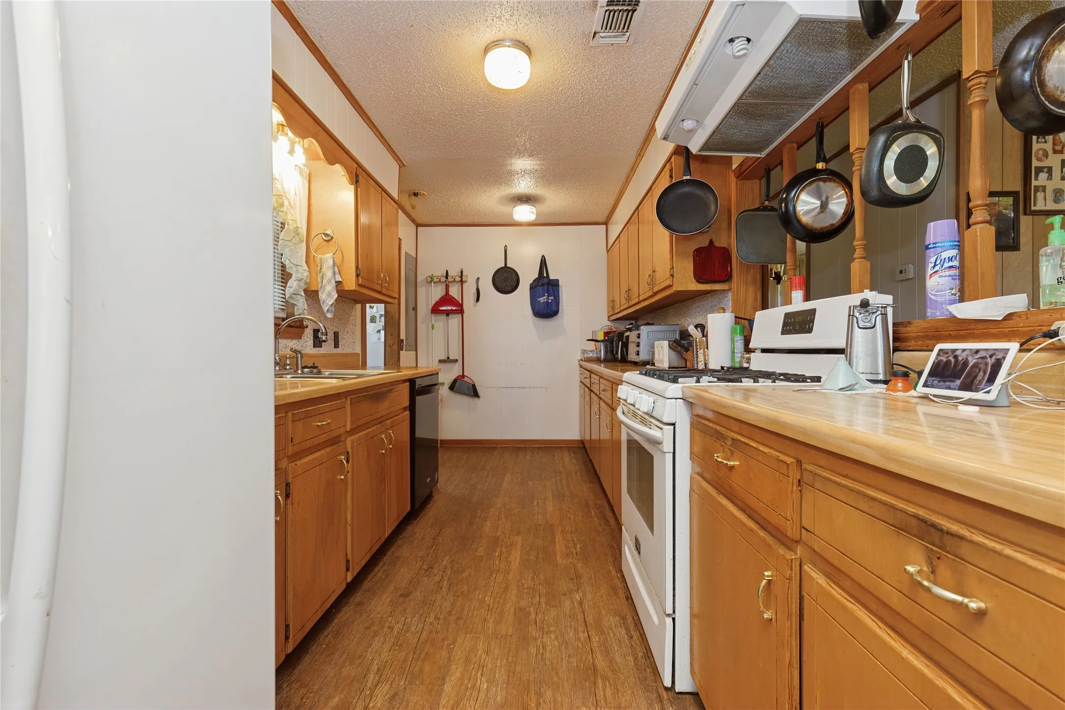 Single Family Residence For Sale in Bowie County , 180 County Road 4255, De Kalb, Texas 75559, 3 Bedroom, 2 Bathroom, Garage spaces, 1,632 Sqft, built in 1981, mls#21327360, Real Estate Agent in De Kalb, Homes For Sale in Bowie county, Homes For Sale in De Kalb, Realtor in De Kalb Texas, Real Estate Brokerage Independent Realty Texas, Luminita Cordes Realtor