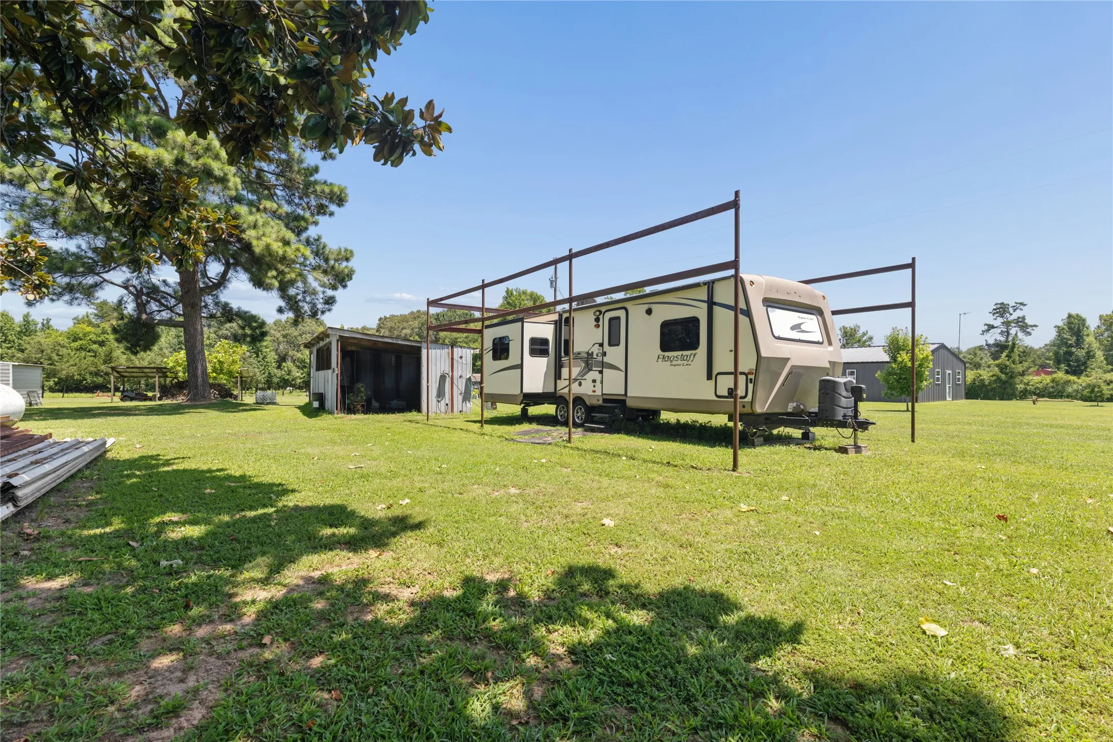 Single Family Residence For Sale in Bowie County , 180 County Road 4255, De Kalb, Texas 75559, 3 Bedroom, 2 Bathroom, Garage spaces, 1,632 Sqft, built in 1981, mls#21327360, Real Estate Agent in De Kalb, Homes For Sale in Bowie county, Homes For Sale in De Kalb, Realtor in De Kalb Texas, Real Estate Brokerage Independent Realty Texas, Luminita Cordes Realtor