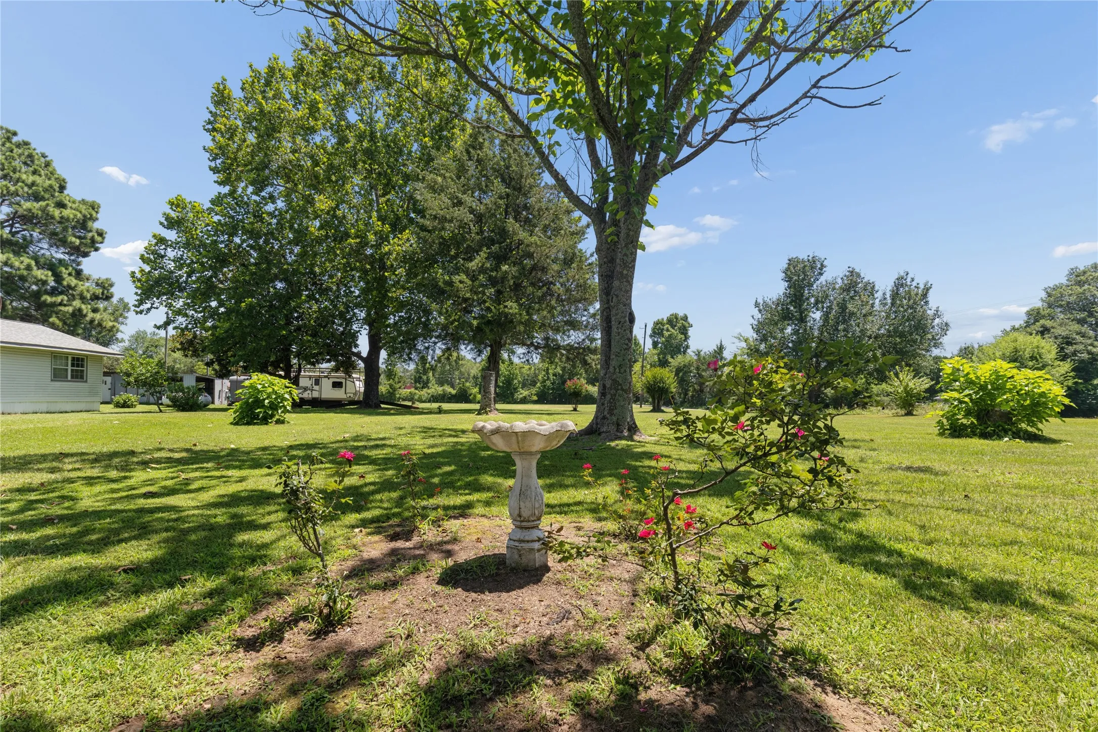 Single Family Residence For Sale in Bowie County , 180 County Road 4255, De Kalb, Texas 75559, 3 Bedroom, 2 Bathroom, Garage spaces, 1,632 Sqft, built in 1981, mls#21327360, Real Estate Agent in De Kalb, Homes For Sale in Bowie county, Homes For Sale in De Kalb, Realtor in De Kalb Texas, Real Estate Brokerage Independent Realty Texas, Luminita Cordes Realtor