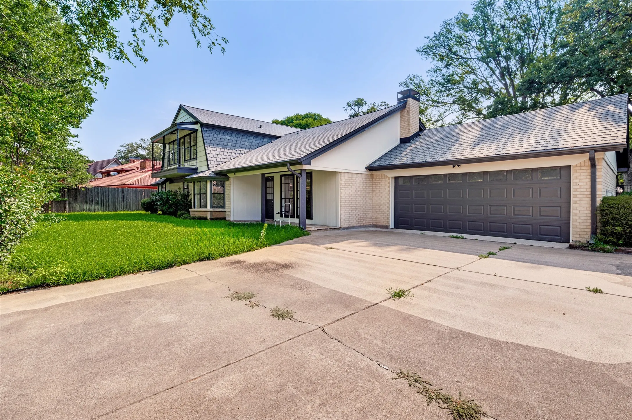 Single Family Residence For Sale in Tarrant County , 3512 Lake Pontchartrain Drive, Arlington, Texas 76016, 4 Bedroom, 4 Bathroom, 2 Garage spaces, 3,058 Sqft, built in 1978, mls#21327405, Real Estate Agent in Arlington, Homes For Sale in Tarrant county, Homes For Sale in Arlington, Realtor in Arlington Texas, Real Estate Brokerage Independent Realty Texas, Luminita Cordes Realtor