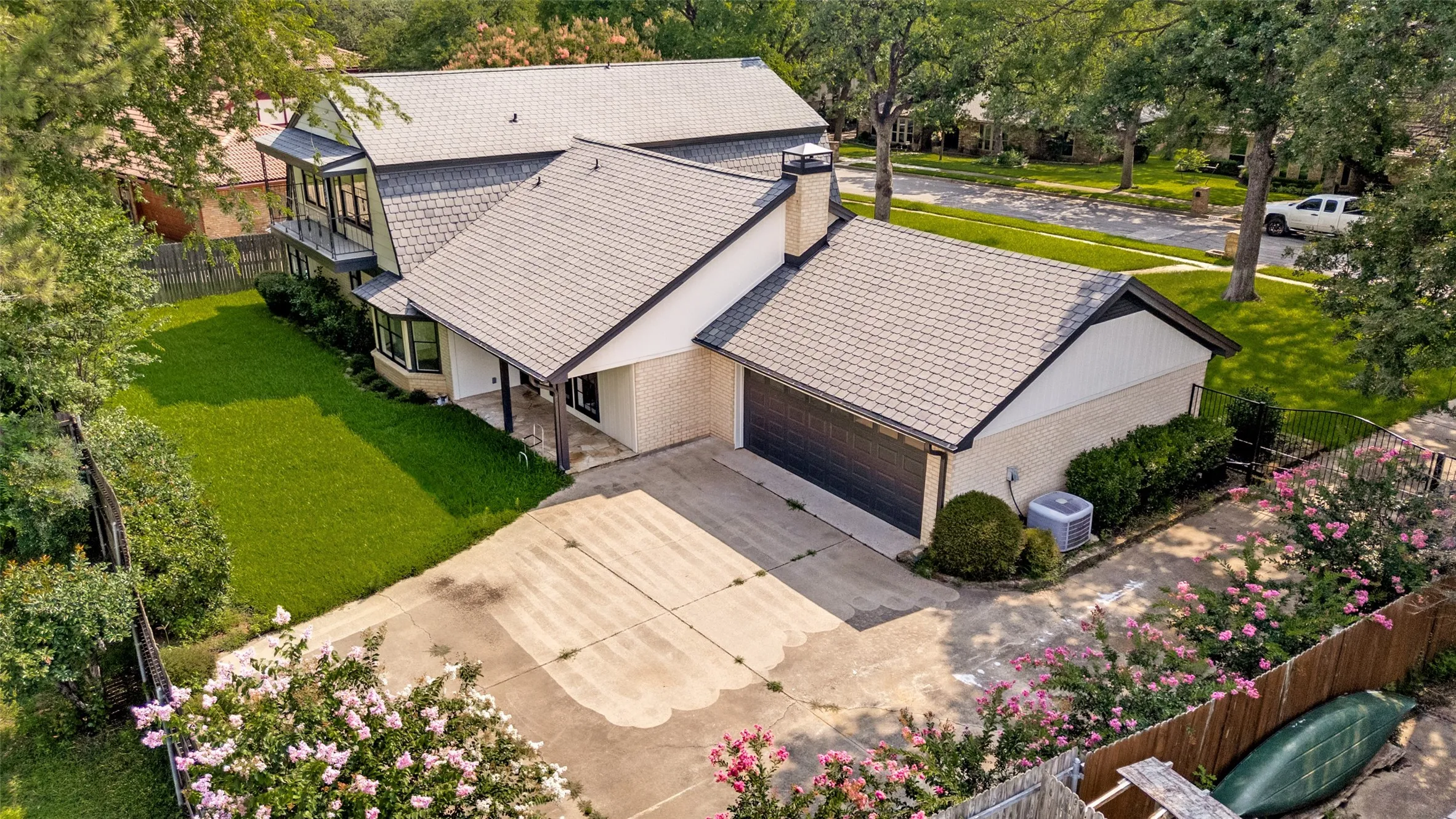 Single Family Residence For Sale in Tarrant County , 3512 Lake Pontchartrain Drive, Arlington, Texas 76016, 4 Bedroom, 4 Bathroom, 2 Garage spaces, 3,058 Sqft, built in 1978, mls#21327405, Real Estate Agent in Arlington, Homes For Sale in Tarrant county, Homes For Sale in Arlington, Realtor in Arlington Texas, Real Estate Brokerage Independent Realty Texas, Luminita Cordes Realtor