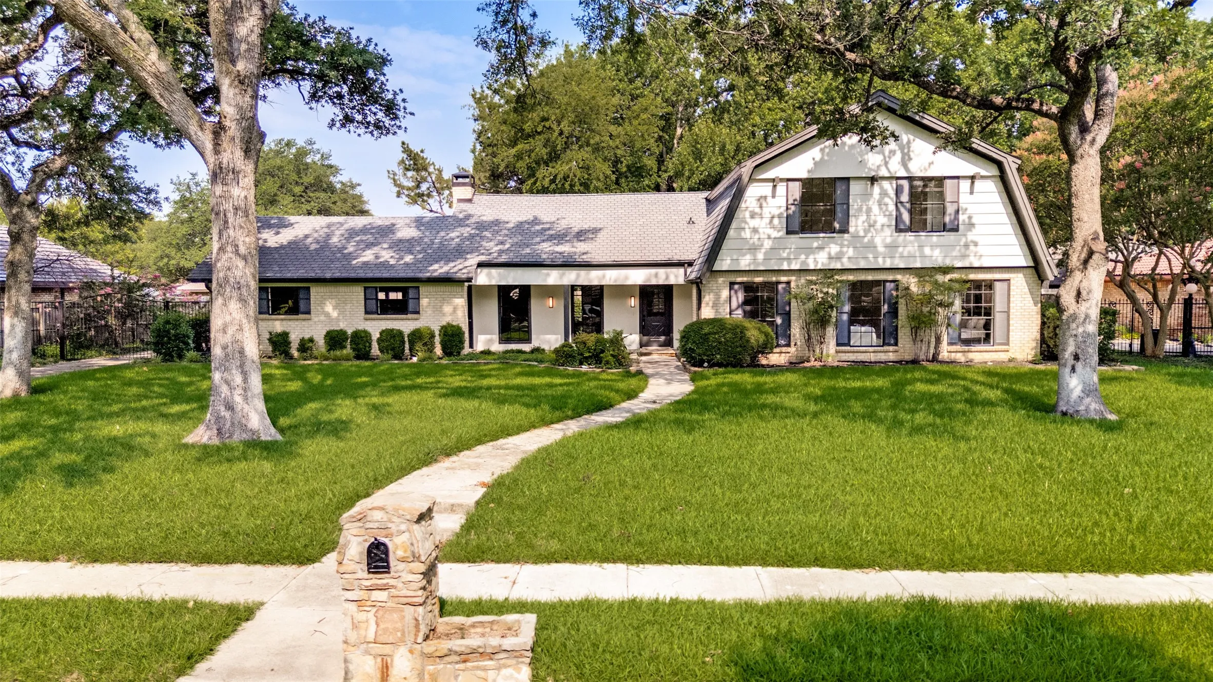 Single Family Residence For Sale in Tarrant County , 3512 Lake Pontchartrain Drive, Arlington, Texas 76016, 4 Bedroom, 4 Bathroom, 2 Garage spaces, 3,058 Sqft, built in 1978, mls#21327405, Real Estate Agent in Arlington, Homes For Sale in Tarrant county, Homes For Sale in Arlington, Realtor in Arlington Texas, Real Estate Brokerage Independent Realty Texas, Luminita Cordes Realtor