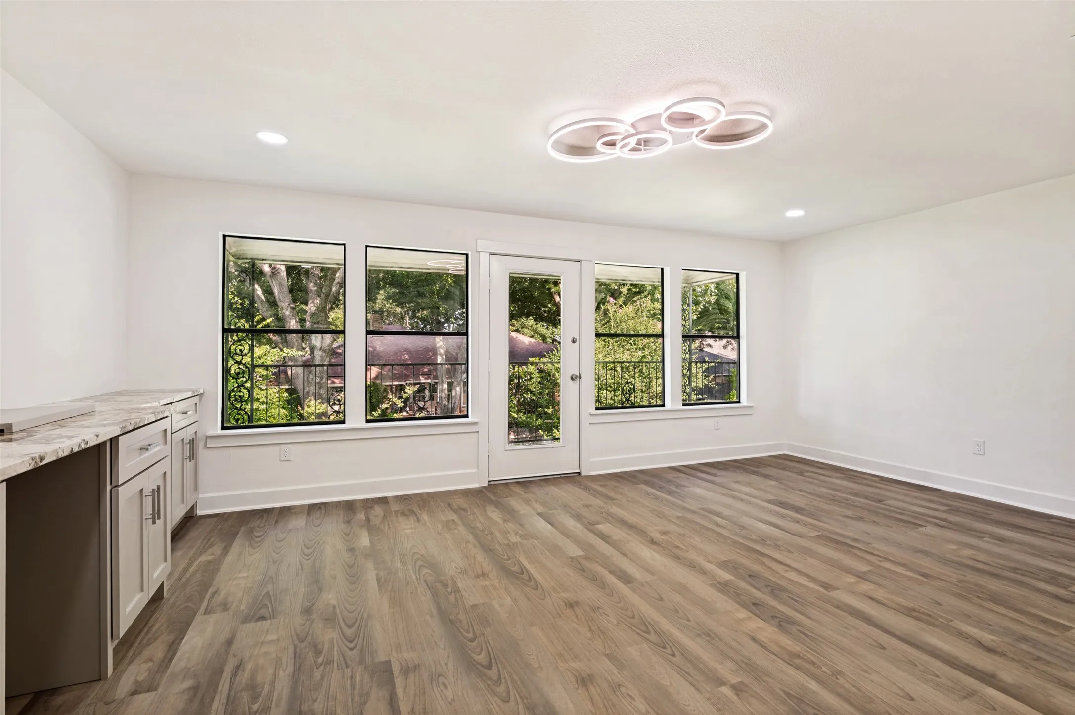 Single Family Residence For Sale in Tarrant County , 3512 Lake Pontchartrain Drive, Arlington, Texas 76016, 4 Bedroom, 4 Bathroom, 2 Garage spaces, 3,058 Sqft, built in 1978, mls#21327405, Real Estate Agent in Arlington, Homes For Sale in Tarrant county, Homes For Sale in Arlington, Realtor in Arlington Texas, Real Estate Brokerage Independent Realty Texas, Luminita Cordes Realtor