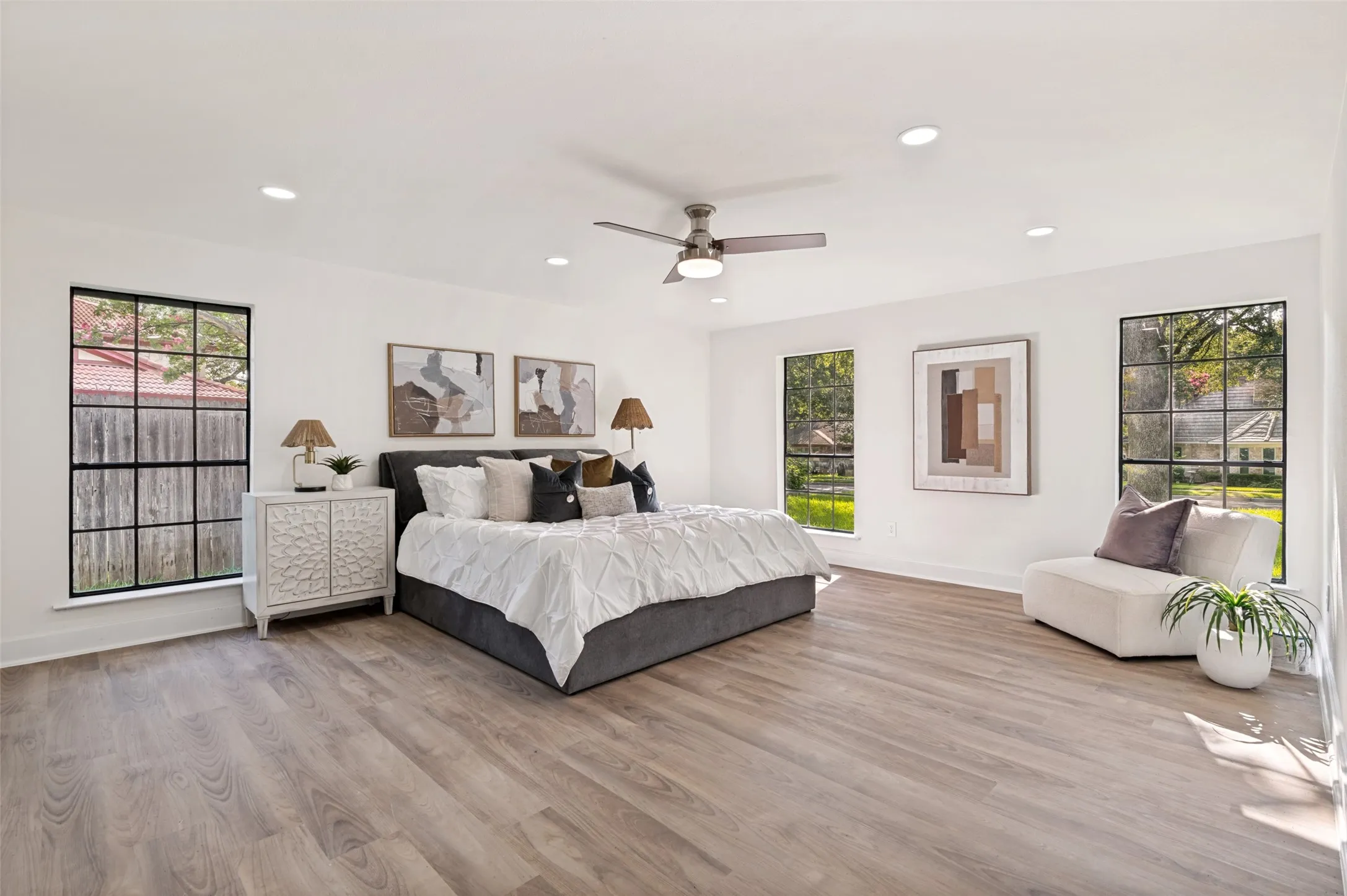 Single Family Residence For Sale in Tarrant County , 3512 Lake Pontchartrain Drive, Arlington, Texas 76016, 4 Bedroom, 4 Bathroom, 2 Garage spaces, 3,058 Sqft, built in 1978, mls#21327405, Real Estate Agent in Arlington, Homes For Sale in Tarrant county, Homes For Sale in Arlington, Realtor in Arlington Texas, Real Estate Brokerage Independent Realty Texas, Luminita Cordes Realtor