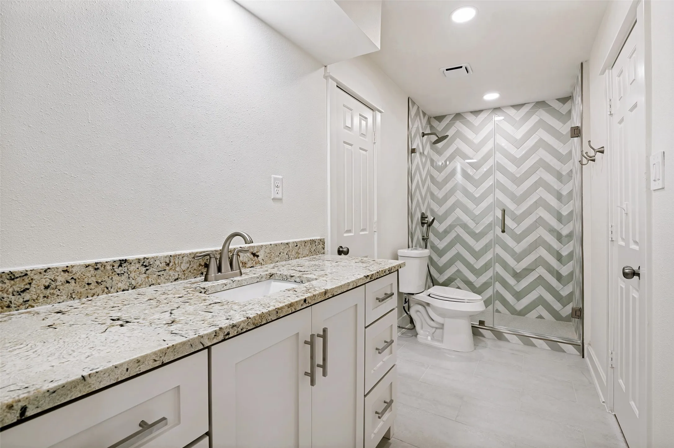 Single Family Residence For Sale in Tarrant County , 3512 Lake Pontchartrain Drive, Arlington, Texas 76016, 4 Bedroom, 4 Bathroom, 2 Garage spaces, 3,058 Sqft, built in 1978, mls#21327405, Real Estate Agent in Arlington, Homes For Sale in Tarrant county, Homes For Sale in Arlington, Realtor in Arlington Texas, Real Estate Brokerage Independent Realty Texas, Luminita Cordes Realtor