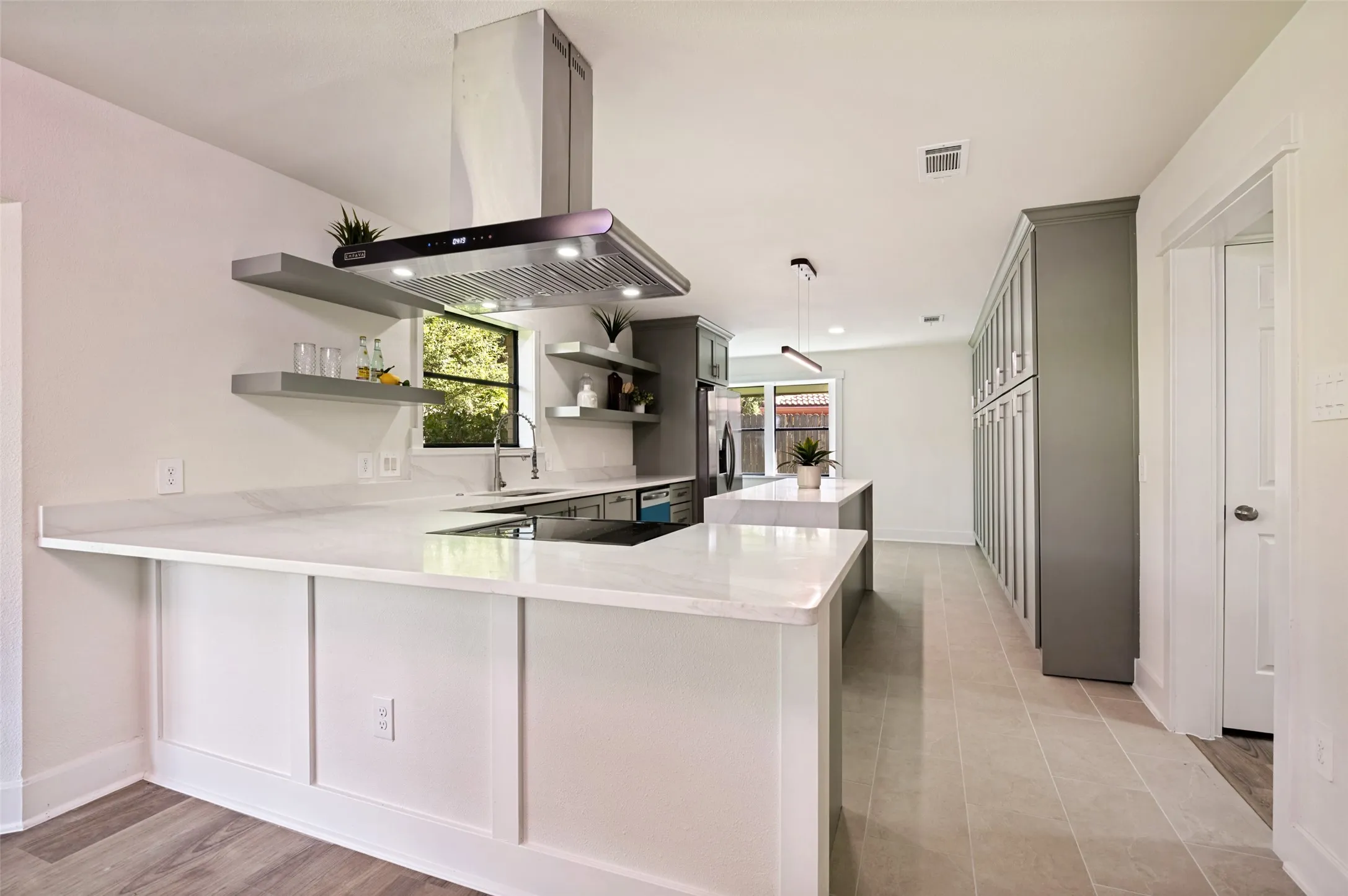Single Family Residence For Sale in Tarrant County , 3512 Lake Pontchartrain Drive, Arlington, Texas 76016, 4 Bedroom, 4 Bathroom, 2 Garage spaces, 3,058 Sqft, built in 1978, mls#21327405, Real Estate Agent in Arlington, Homes For Sale in Tarrant county, Homes For Sale in Arlington, Realtor in Arlington Texas, Real Estate Brokerage Independent Realty Texas, Luminita Cordes Realtor