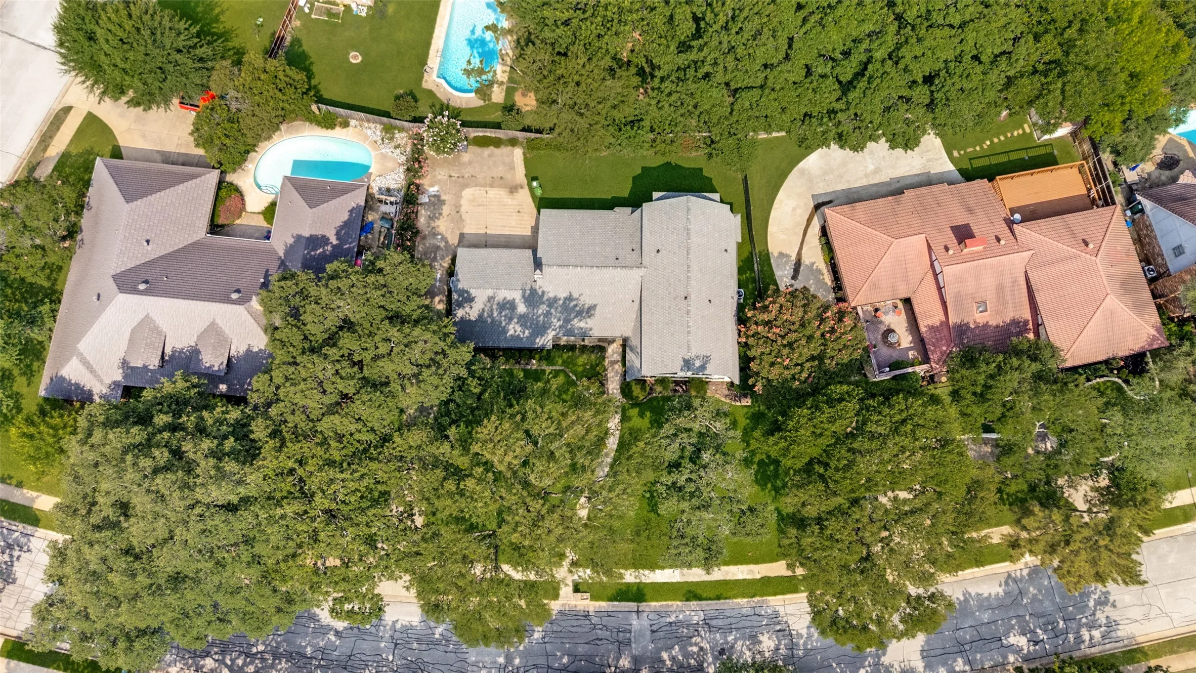 Single Family Residence For Sale in Tarrant County , 3512 Lake Pontchartrain Drive, Arlington, Texas 76016, 4 Bedroom, 4 Bathroom, 2 Garage spaces, 3,058 Sqft, built in 1978, mls#21327405, Real Estate Agent in Arlington, Homes For Sale in Tarrant county, Homes For Sale in Arlington, Realtor in Arlington Texas, Real Estate Brokerage Independent Realty Texas, Luminita Cordes Realtor