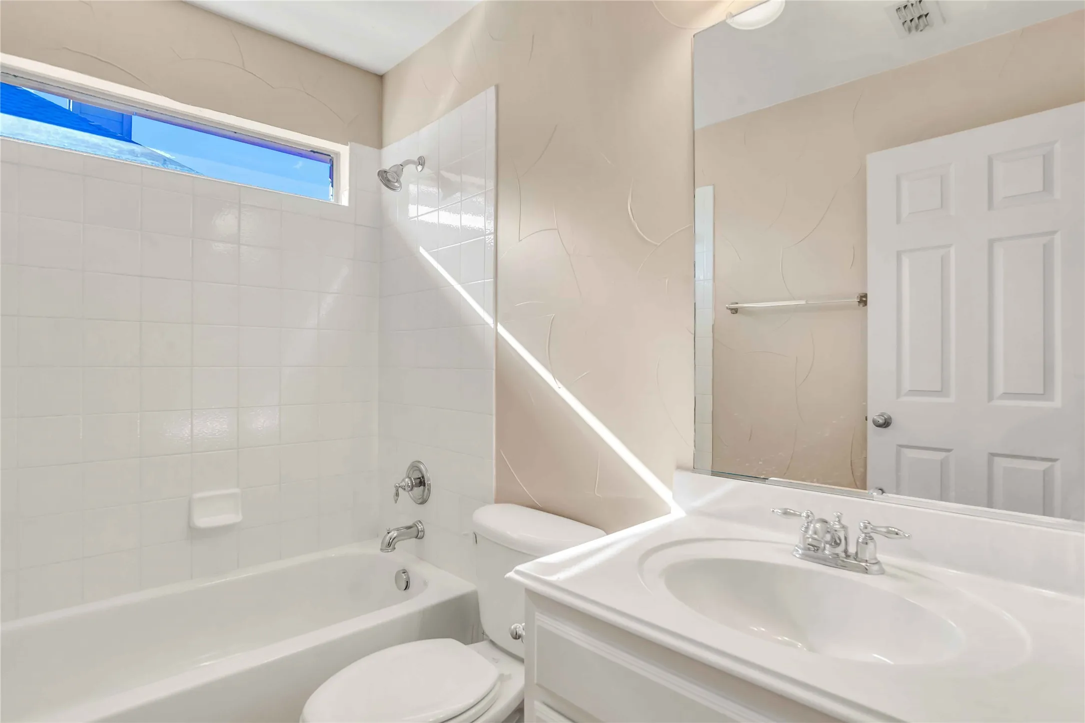Single Family Residence For Sale in Collin County , 11567 Castle Brook Lane, Frisco, Texas 75035, 5 Bedroom, 4 Bathroom, 3 Garage spaces, 3,706 Sqft, built in 2005, mls#21287034, Real Estate Agent in Frisco, Homes For Sale in Collin county, Homes For Sale in Frisco, Realtor in Frisco Texas, Real Estate Brokerage Independent Realty Texas, Luminita Cordes Realtor