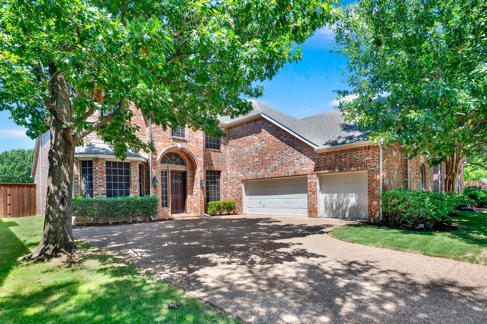 Single Family Residence For Sale in Collin County , 11567 Castle Brook Lane, Frisco, Texas 75035, 5 Bedroom, 4 Bathroom, 3 Garage spaces, 3,706 Sqft, built in 2005, mls#21287034, Real Estate Agent in Frisco, Homes For Sale in Collin county, Homes For Sale in Frisco, Realtor in Frisco Texas, Real Estate Brokerage Independent Realty Texas, Luminita Cordes Realtor