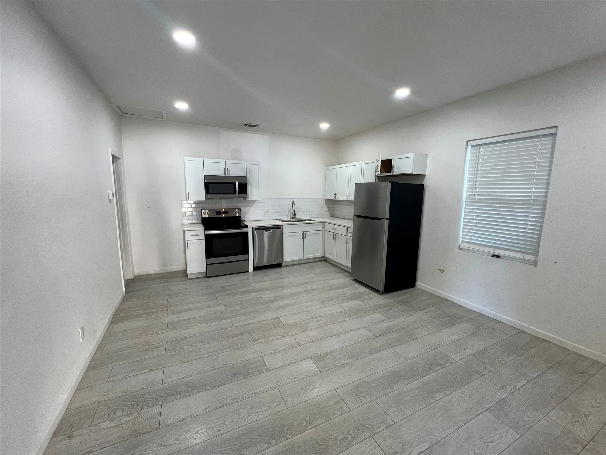 Triplex For Sale in Grayson County , 410 S Vaden Street, Sherman, Texas 75090, 3 Bedroom, 3 Bathroom, Garage spaces, 0 Sqft, built in 1930, mls#21327409, Real Estate Agent in Sherman, Homes For Sale in Grayson county, Homes For Sale in Sherman, Realtor in Sherman Texas, Real Estate Brokerage Independent Realty Texas, Luminita Cordes Realtor