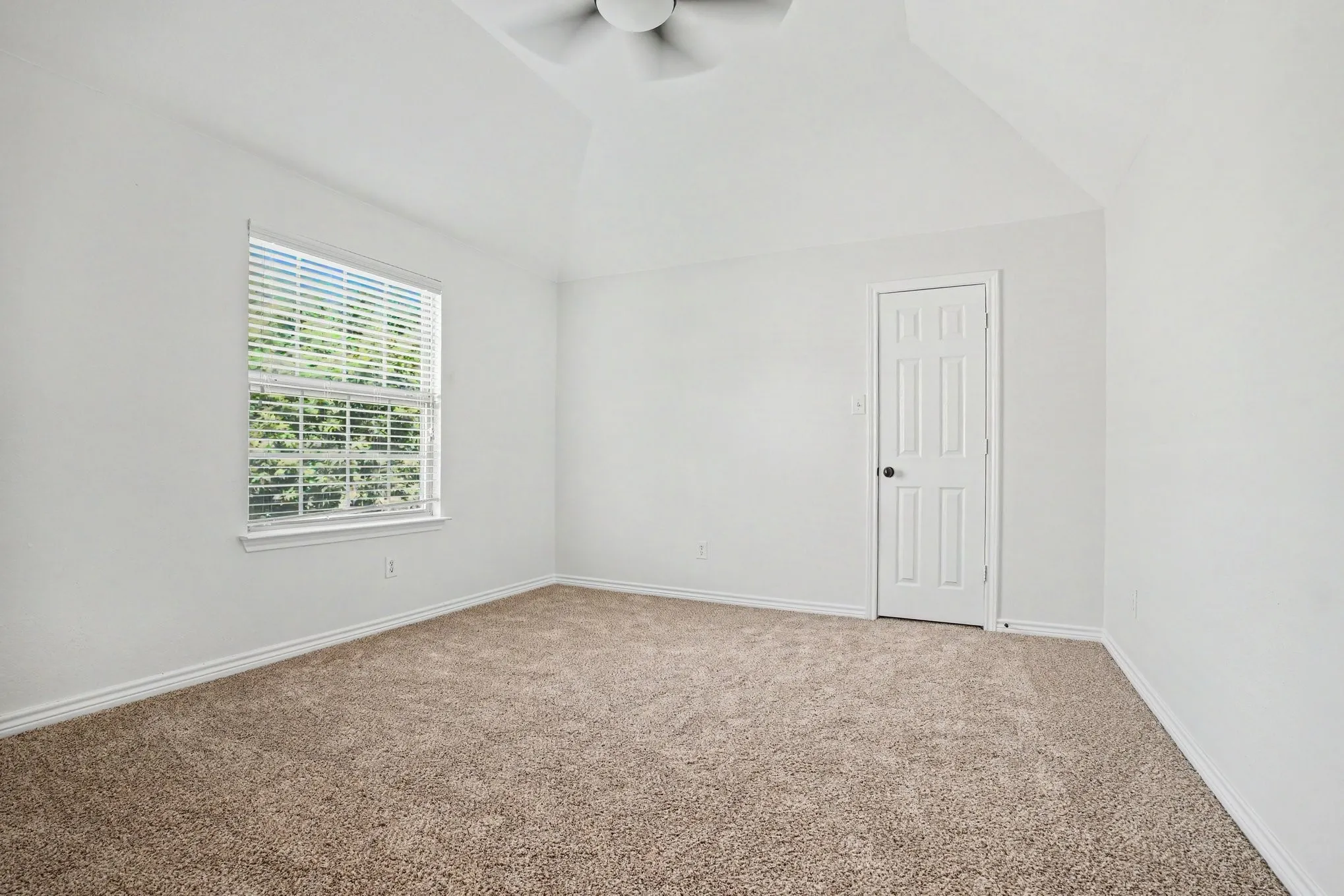 Single Family Residence For Sale in Ellis County , 2605 Tall Meadows Drive, Midlothian, Texas 76065, 5 Bedroom, 4 Bathroom, 3 Garage spaces, 3,809 Sqft, built in 2011, mls#21326479, Real Estate Agent in Midlothian, Homes For Sale in Ellis county, Homes For Sale in Midlothian, Realtor in Midlothian Texas, Real Estate Brokerage Independent Realty Texas, Luminita Cordes Realtor