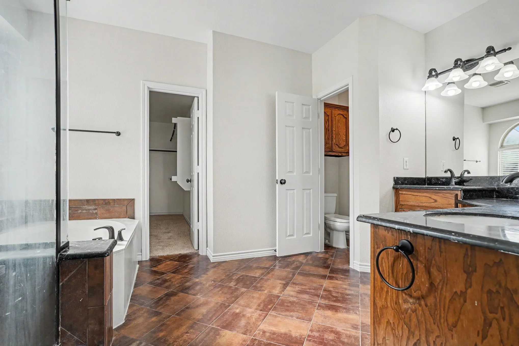 Single Family Residence For Sale in Ellis County , 2605 Tall Meadows Drive, Midlothian, Texas 76065, 5 Bedroom, 4 Bathroom, 3 Garage spaces, 3,809 Sqft, built in 2011, mls#21326479, Real Estate Agent in Midlothian, Homes For Sale in Ellis county, Homes For Sale in Midlothian, Realtor in Midlothian Texas, Real Estate Brokerage Independent Realty Texas, Luminita Cordes Realtor