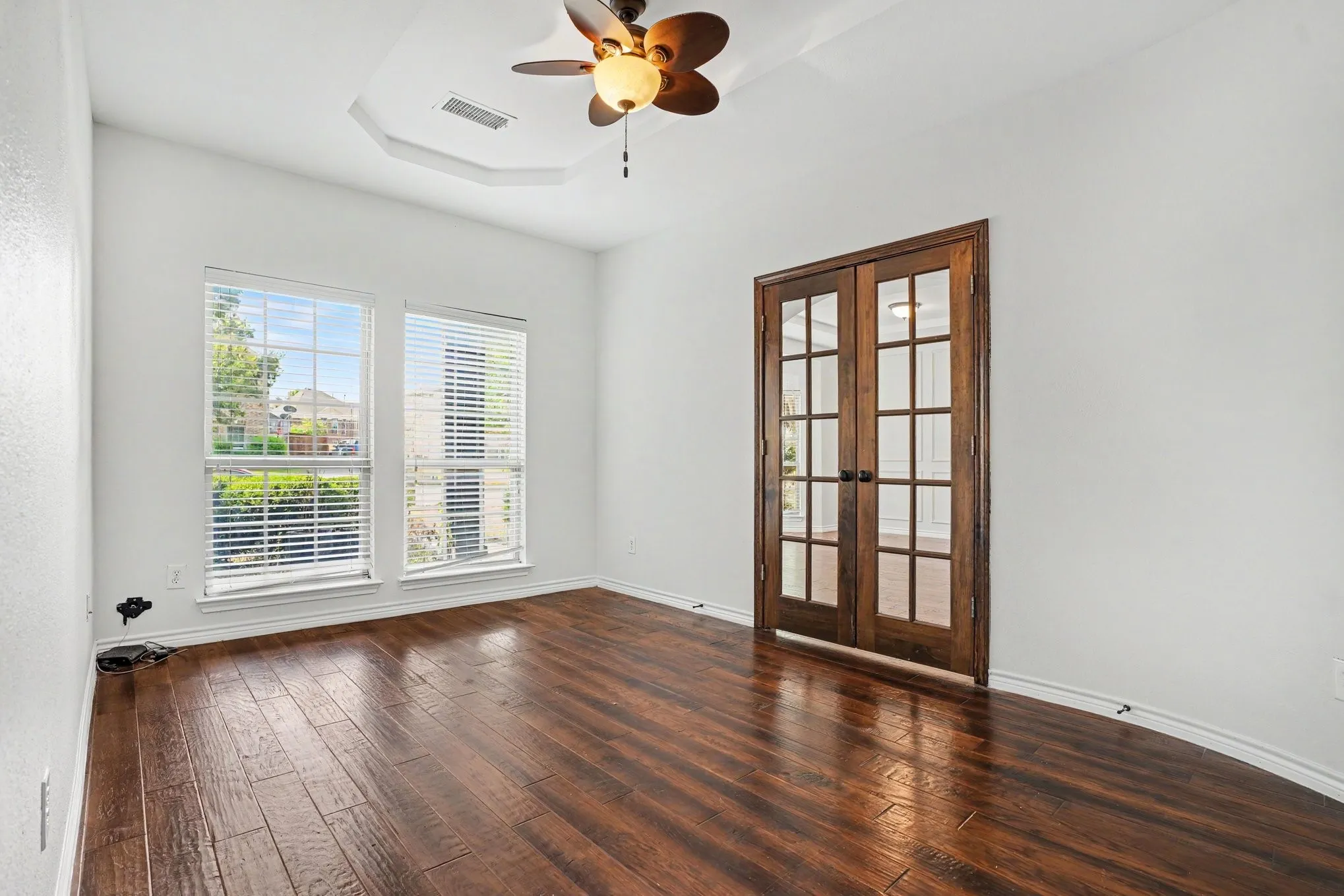 Single Family Residence For Sale in Ellis County , 2605 Tall Meadows Drive, Midlothian, Texas 76065, 5 Bedroom, 4 Bathroom, 3 Garage spaces, 3,809 Sqft, built in 2011, mls#21326479, Real Estate Agent in Midlothian, Homes For Sale in Ellis county, Homes For Sale in Midlothian, Realtor in Midlothian Texas, Real Estate Brokerage Independent Realty Texas, Luminita Cordes Realtor