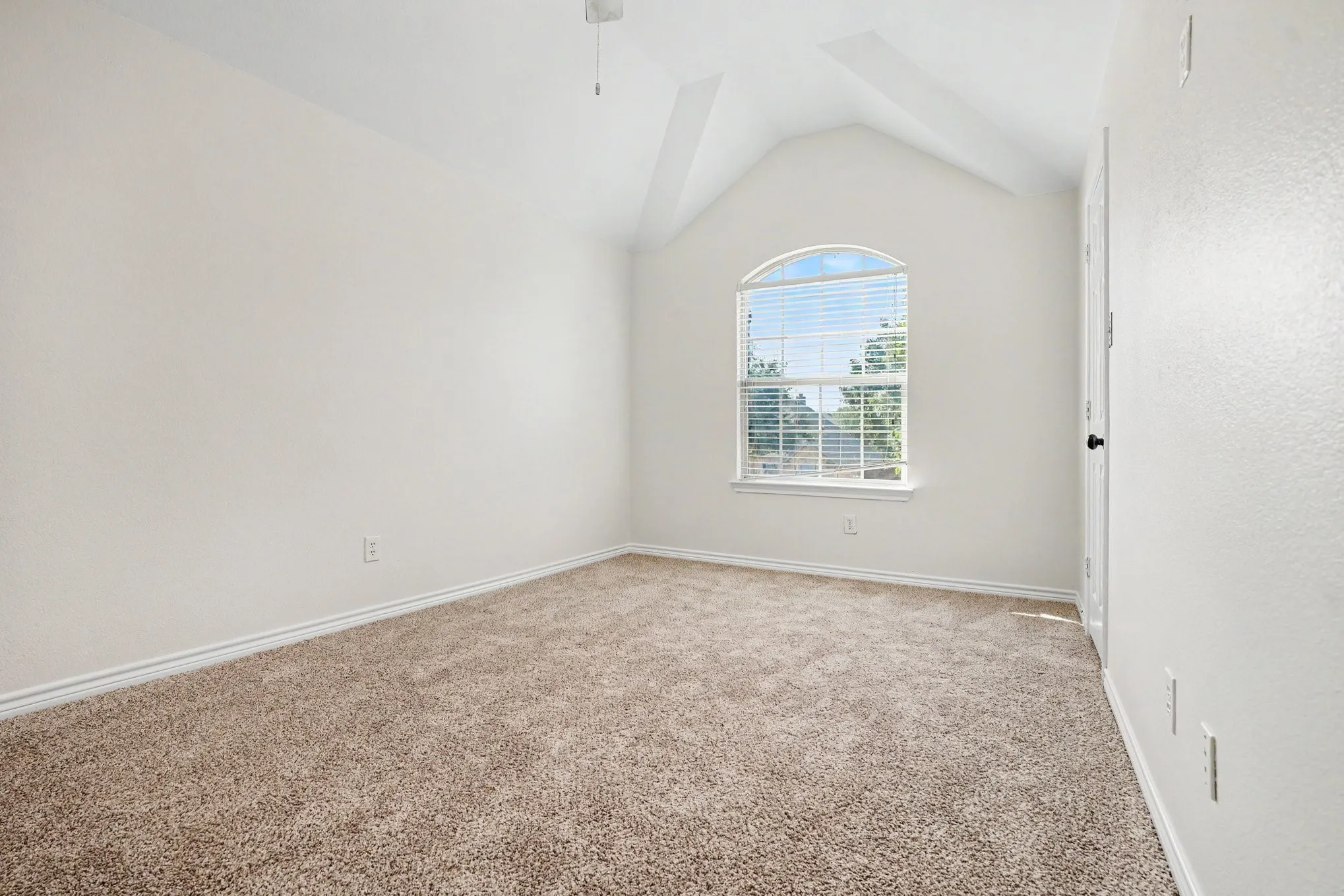 Single Family Residence For Sale in Ellis County , 2605 Tall Meadows Drive, Midlothian, Texas 76065, 5 Bedroom, 4 Bathroom, 3 Garage spaces, 3,809 Sqft, built in 2011, mls#21326479, Real Estate Agent in Midlothian, Homes For Sale in Ellis county, Homes For Sale in Midlothian, Realtor in Midlothian Texas, Real Estate Brokerage Independent Realty Texas, Luminita Cordes Realtor