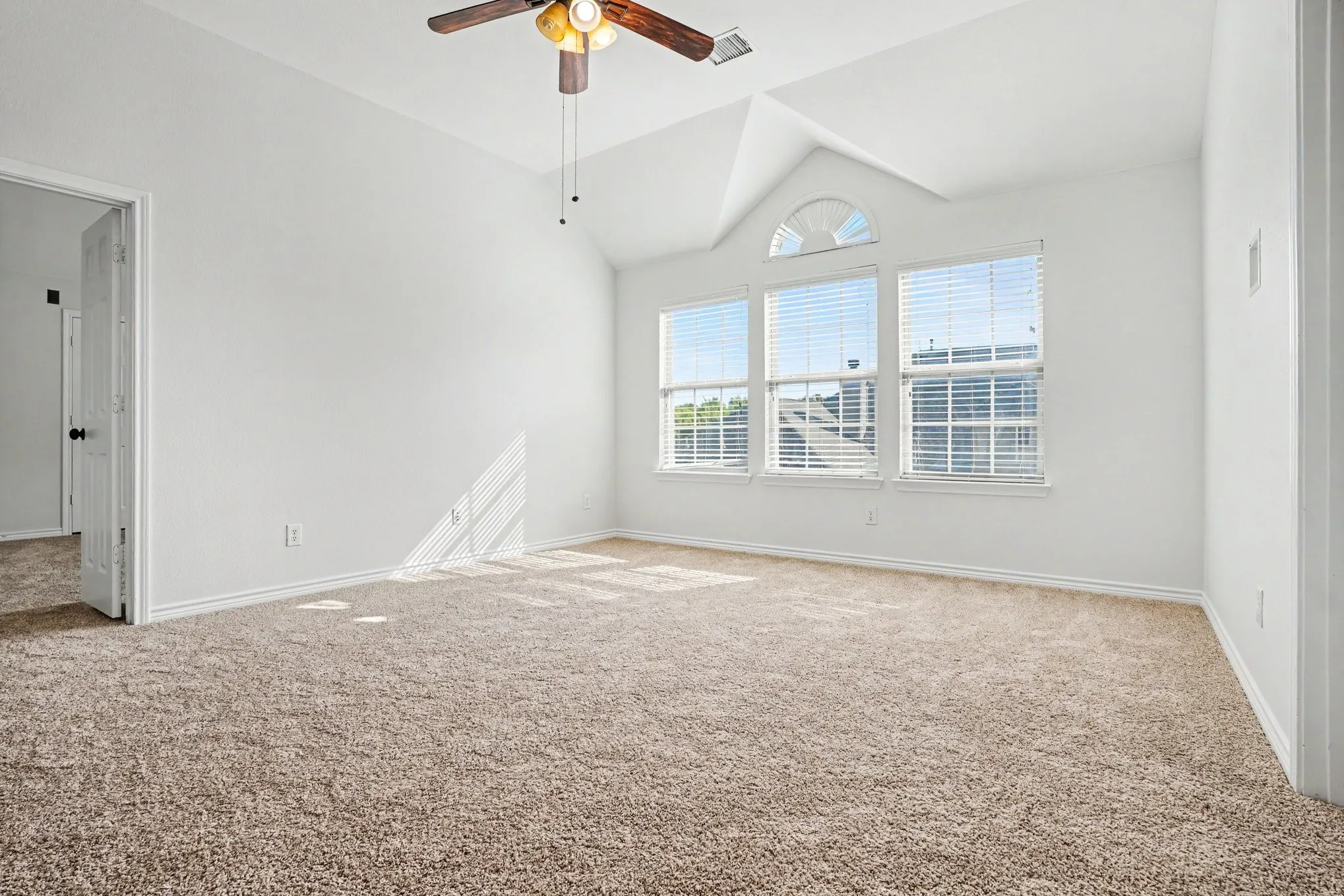 Single Family Residence For Sale in Ellis County , 2605 Tall Meadows Drive, Midlothian, Texas 76065, 5 Bedroom, 4 Bathroom, 3 Garage spaces, 3,809 Sqft, built in 2011, mls#21326479, Real Estate Agent in Midlothian, Homes For Sale in Ellis county, Homes For Sale in Midlothian, Realtor in Midlothian Texas, Real Estate Brokerage Independent Realty Texas, Luminita Cordes Realtor