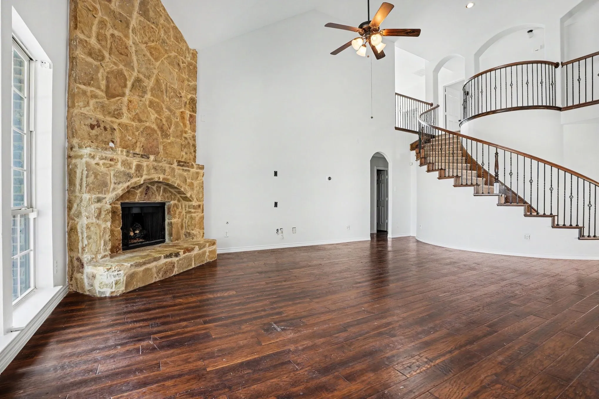 Single Family Residence For Sale in Ellis County , 2605 Tall Meadows Drive, Midlothian, Texas 76065, 5 Bedroom, 4 Bathroom, 3 Garage spaces, 3,809 Sqft, built in 2011, mls#21326479, Real Estate Agent in Midlothian, Homes For Sale in Ellis county, Homes For Sale in Midlothian, Realtor in Midlothian Texas, Real Estate Brokerage Independent Realty Texas, Luminita Cordes Realtor