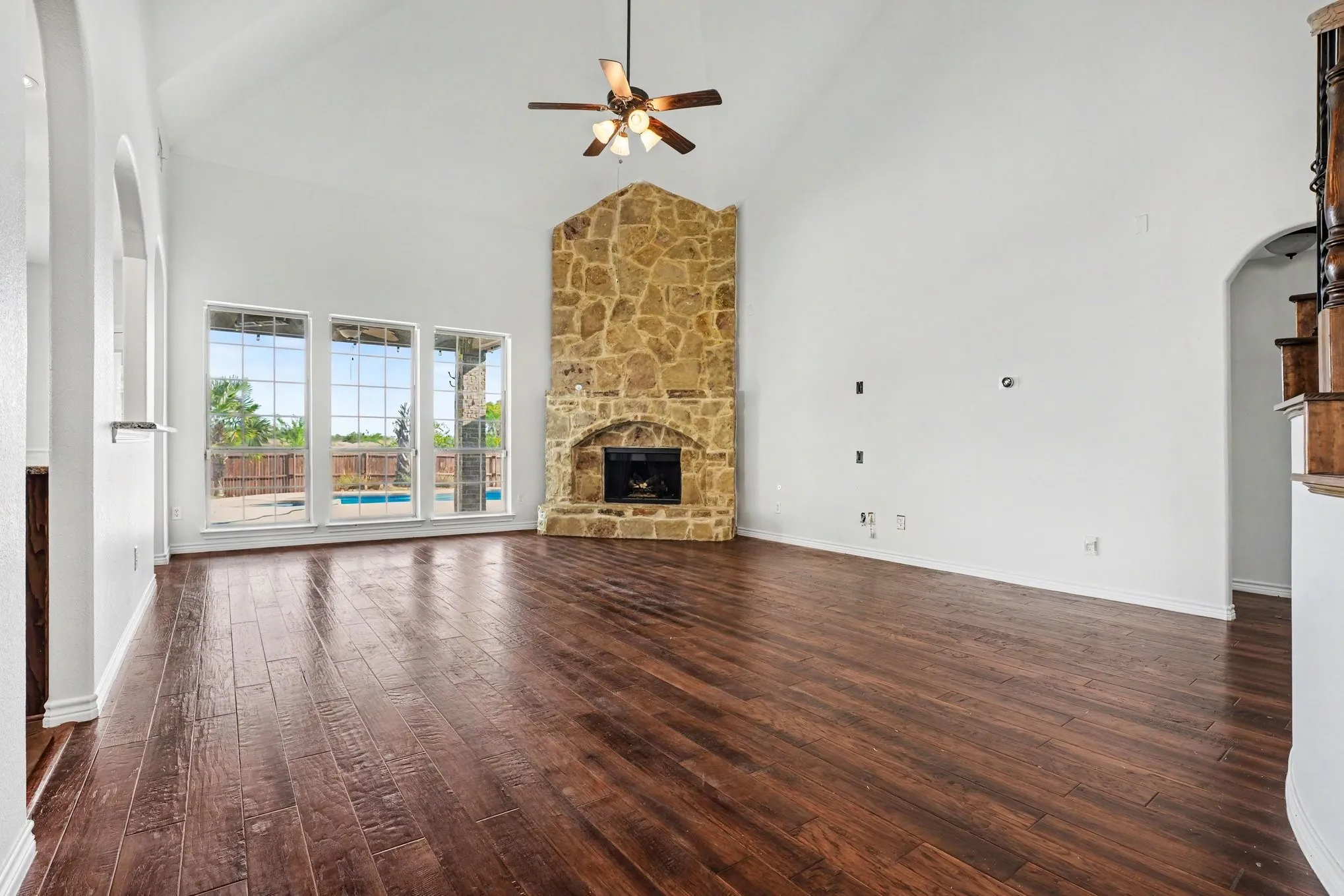 Single Family Residence For Sale in Ellis County , 2605 Tall Meadows Drive, Midlothian, Texas 76065, 5 Bedroom, 4 Bathroom, 3 Garage spaces, 3,809 Sqft, built in 2011, mls#21326479, Real Estate Agent in Midlothian, Homes For Sale in Ellis county, Homes For Sale in Midlothian, Realtor in Midlothian Texas, Real Estate Brokerage Independent Realty Texas, Luminita Cordes Realtor