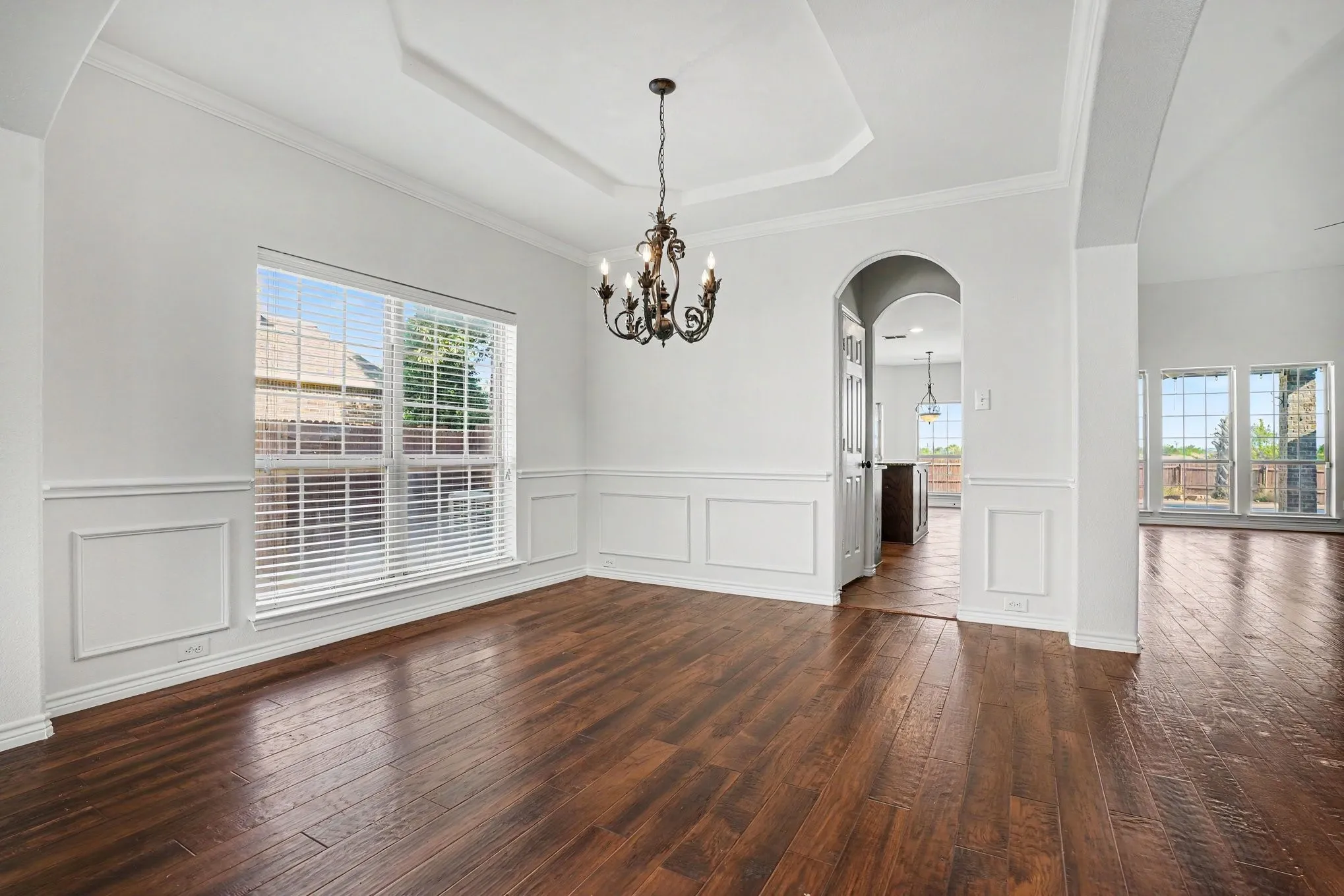 Single Family Residence For Sale in Ellis County , 2605 Tall Meadows Drive, Midlothian, Texas 76065, 5 Bedroom, 4 Bathroom, 3 Garage spaces, 3,809 Sqft, built in 2011, mls#21326479, Real Estate Agent in Midlothian, Homes For Sale in Ellis county, Homes For Sale in Midlothian, Realtor in Midlothian Texas, Real Estate Brokerage Independent Realty Texas, Luminita Cordes Realtor