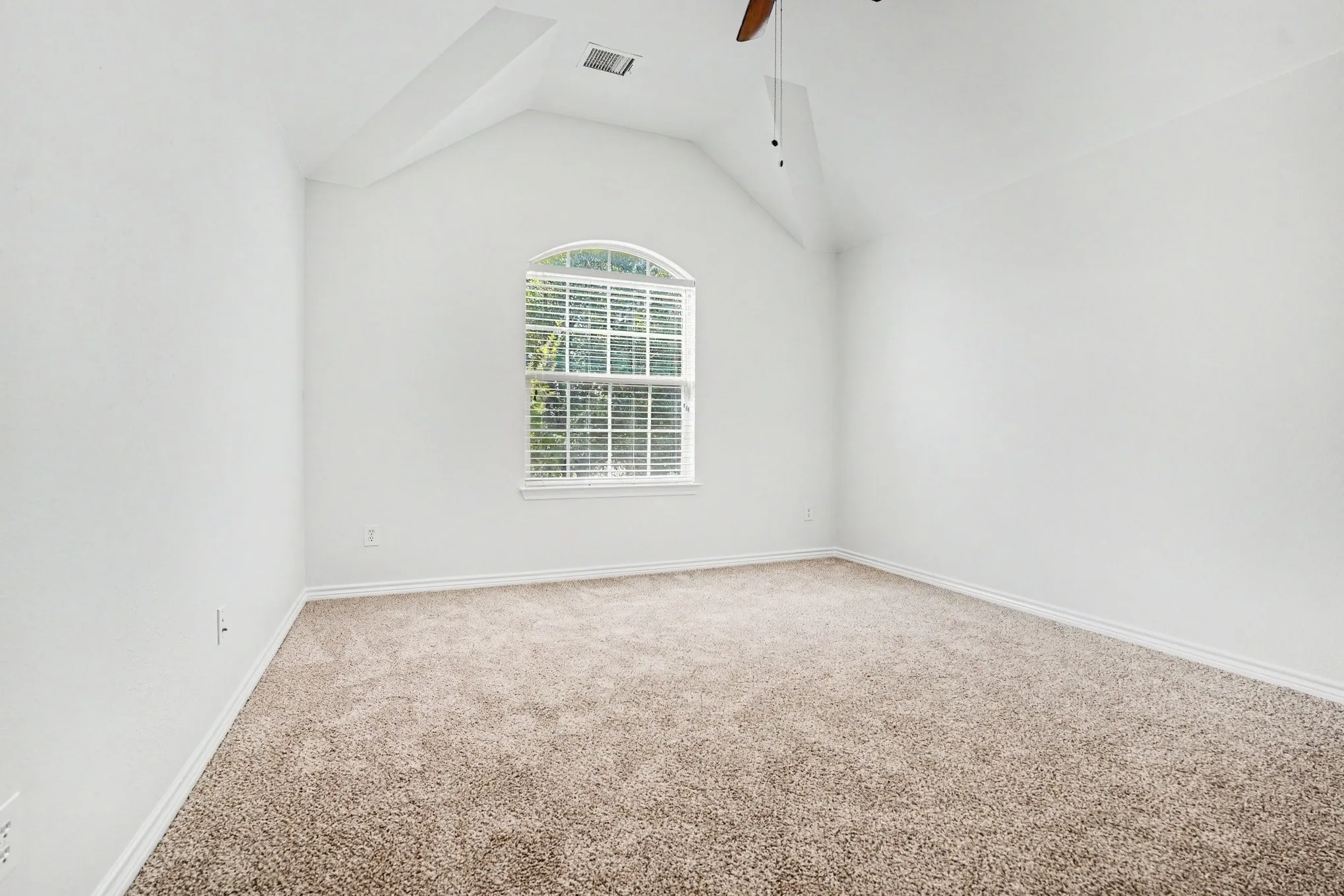 Single Family Residence For Sale in Ellis County , 2605 Tall Meadows Drive, Midlothian, Texas 76065, 5 Bedroom, 4 Bathroom, 3 Garage spaces, 3,809 Sqft, built in 2011, mls#21326479, Real Estate Agent in Midlothian, Homes For Sale in Ellis county, Homes For Sale in Midlothian, Realtor in Midlothian Texas, Real Estate Brokerage Independent Realty Texas, Luminita Cordes Realtor