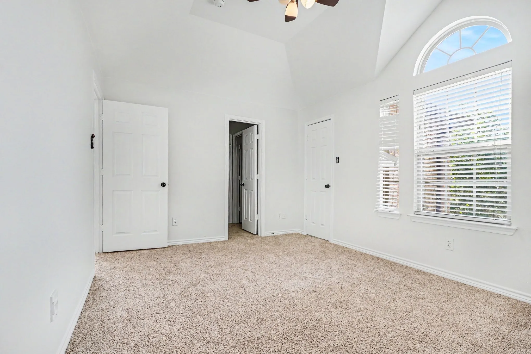 Single Family Residence For Sale in Ellis County , 2605 Tall Meadows Drive, Midlothian, Texas 76065, 5 Bedroom, 4 Bathroom, 3 Garage spaces, 3,809 Sqft, built in 2011, mls#21326479, Real Estate Agent in Midlothian, Homes For Sale in Ellis county, Homes For Sale in Midlothian, Realtor in Midlothian Texas, Real Estate Brokerage Independent Realty Texas, Luminita Cordes Realtor