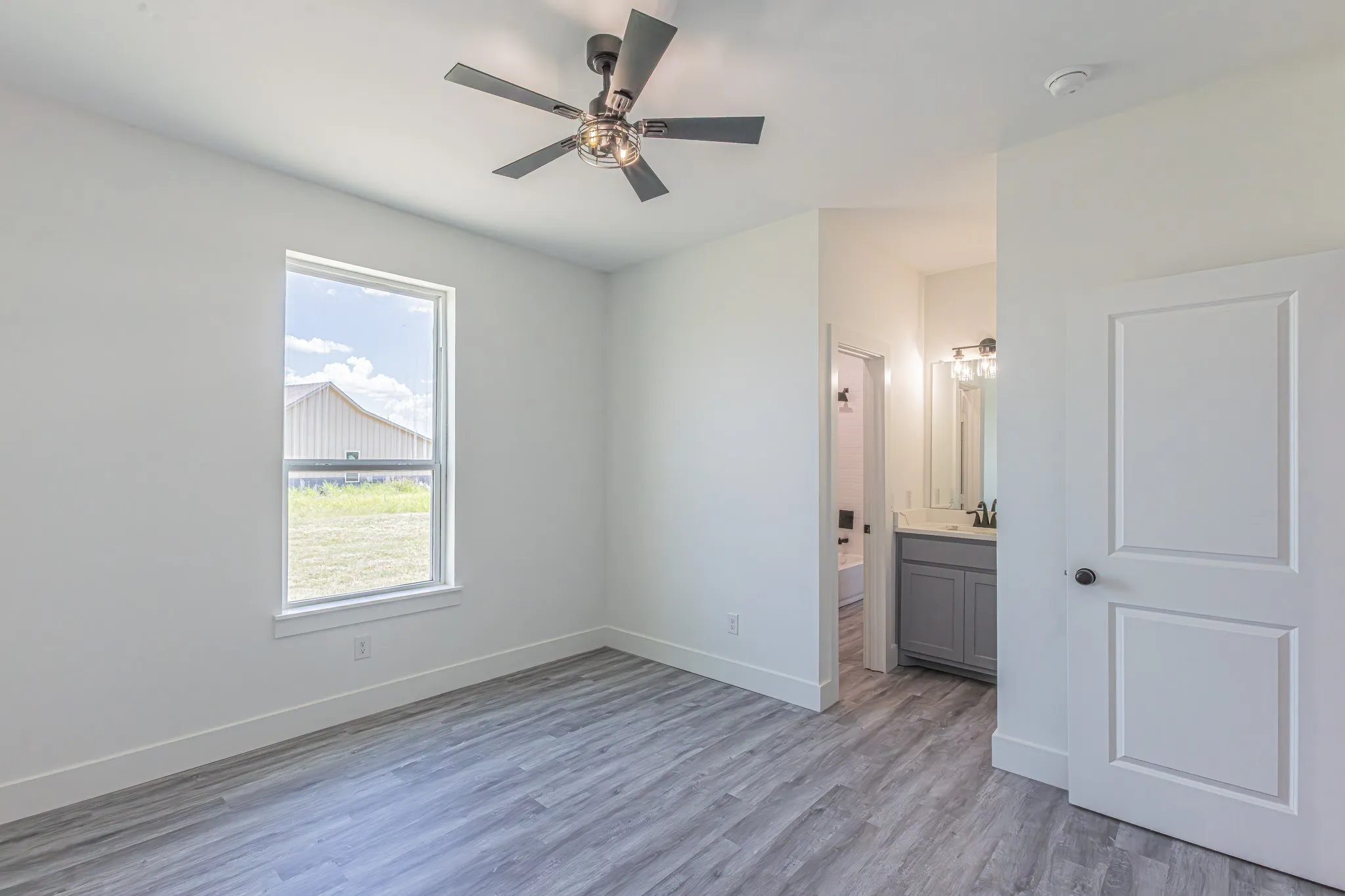 Single Family Residence For Sale in Parker County , 140 Alamo Road, Weatherford, Texas 76088, 4 Bedroom, 3 Bathroom, 2 Garage spaces, 2,530 Sqft, built in 2021, mls#21325773, Real Estate Agent in Weatherford, Homes For Sale in Parker county, Homes For Sale in Weatherford, Realtor in Weatherford Texas, Real Estate Brokerage Independent Realty Texas, Luminita Cordes Realtor