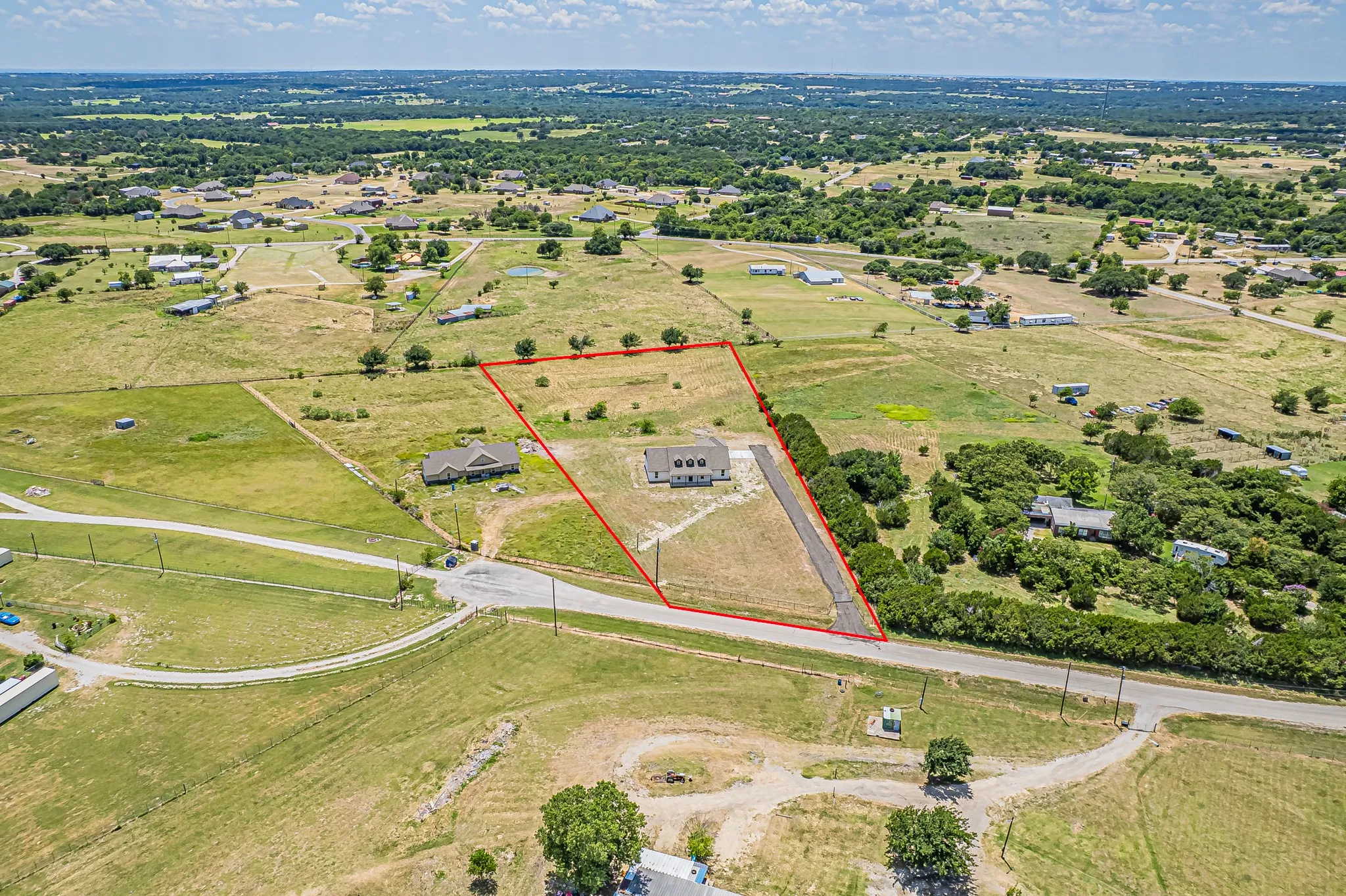 Single Family Residence For Sale in Parker County , 140 Alamo Road, Weatherford, Texas 76088, 4 Bedroom, 3 Bathroom, 2 Garage spaces, 2,530 Sqft, built in 2021, mls#21325773, Real Estate Agent in Weatherford, Homes For Sale in Parker county, Homes For Sale in Weatherford, Realtor in Weatherford Texas, Real Estate Brokerage Independent Realty Texas, Luminita Cordes Realtor