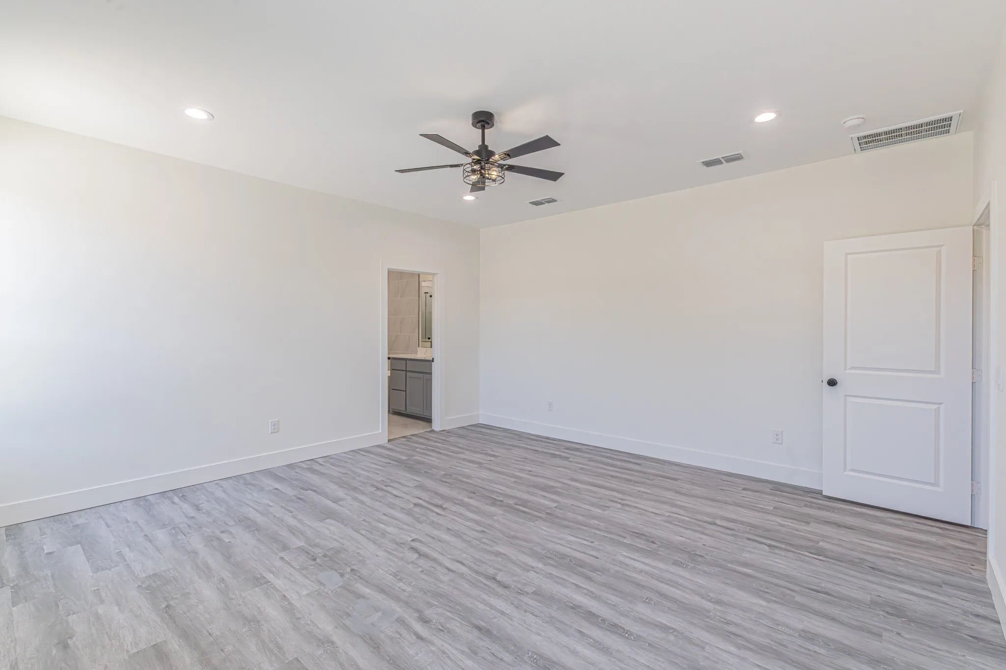 Single Family Residence For Sale in Parker County , 140 Alamo Road, Weatherford, Texas 76088, 4 Bedroom, 3 Bathroom, 2 Garage spaces, 2,530 Sqft, built in 2021, mls#21325773, Real Estate Agent in Weatherford, Homes For Sale in Parker county, Homes For Sale in Weatherford, Realtor in Weatherford Texas, Real Estate Brokerage Independent Realty Texas, Luminita Cordes Realtor