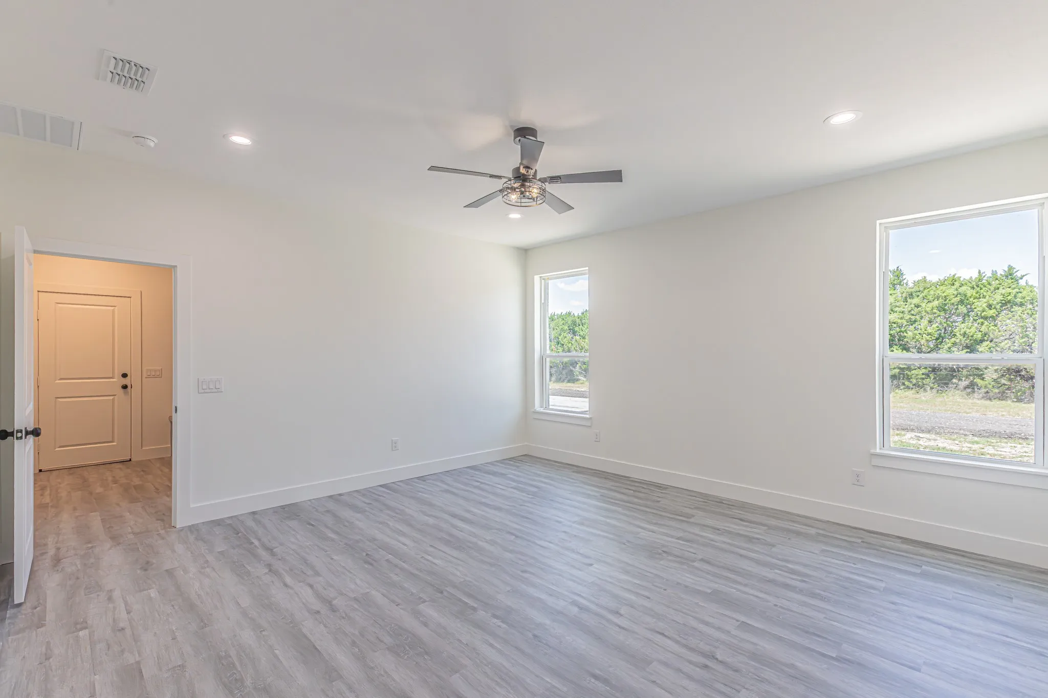 Single Family Residence For Sale in Parker County , 140 Alamo Road, Weatherford, Texas 76088, 4 Bedroom, 3 Bathroom, 2 Garage spaces, 2,530 Sqft, built in 2021, mls#21325773, Real Estate Agent in Weatherford, Homes For Sale in Parker county, Homes For Sale in Weatherford, Realtor in Weatherford Texas, Real Estate Brokerage Independent Realty Texas, Luminita Cordes Realtor