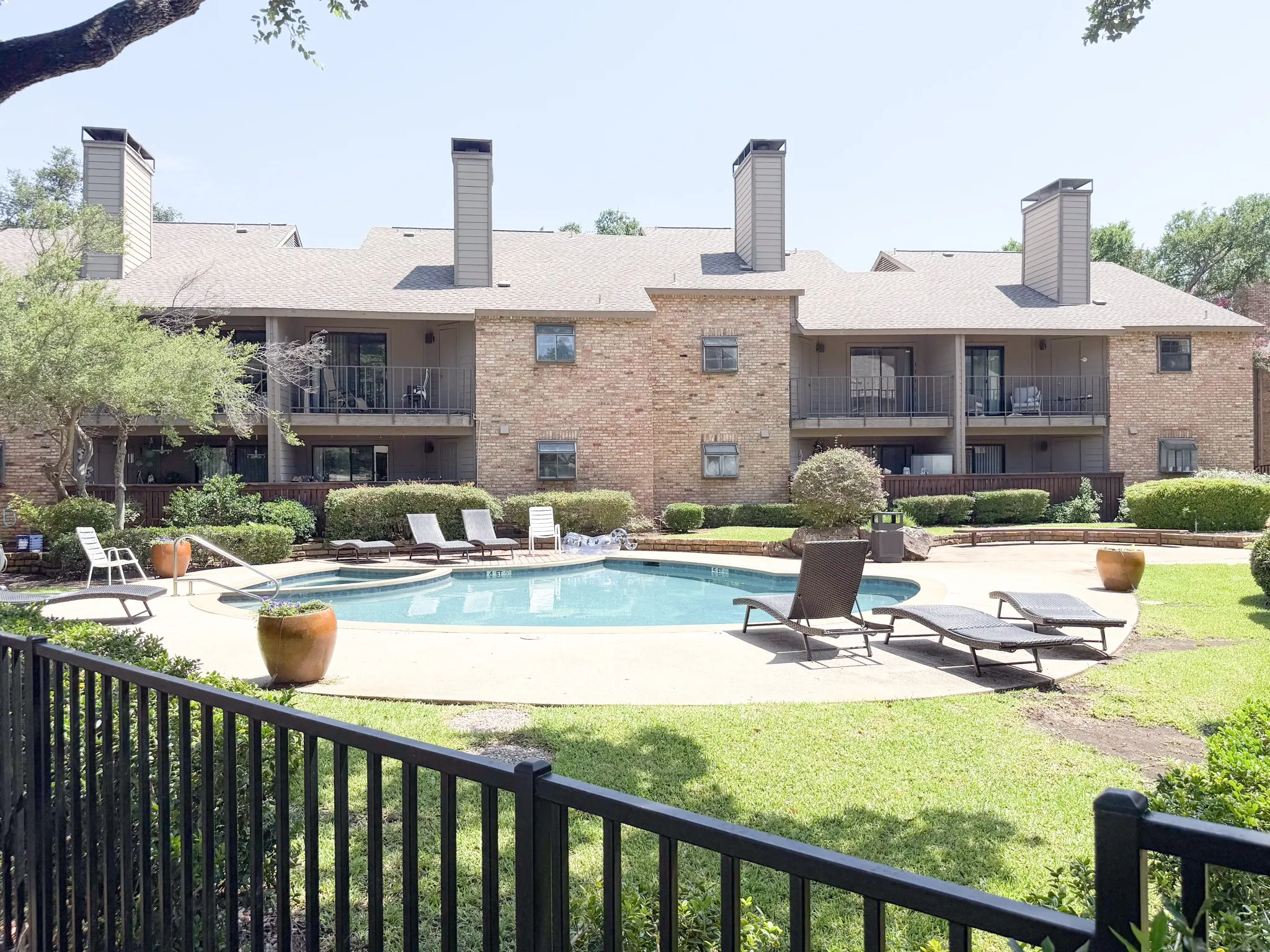Condominium For Sale in Dallas County , 15221 Berry Trail #106, Dallas, Texas 75248, 1 Bedroom, 1 Bathroom, Garage spaces, 756 Sqft, built in 1981, mls#21326265, Real Estate Agent in Dallas, Homes For Sale in Dallas county, Homes For Sale in Dallas, Realtor in Dallas Texas, Real Estate Brokerage Independent Realty Texas, Luminita Cordes Realtor