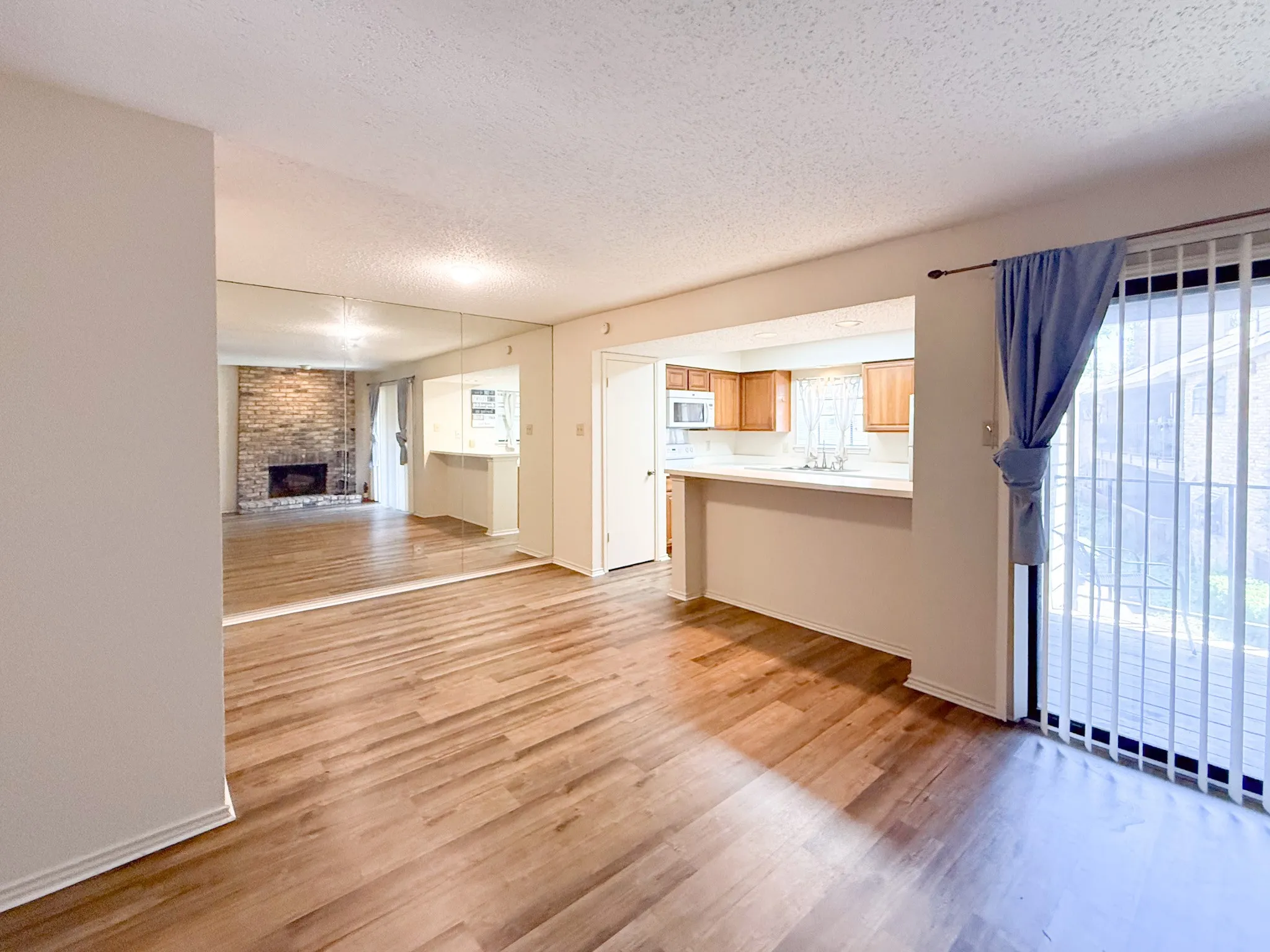 Condominium For Sale in Dallas County , 15221 Berry Trail #106, Dallas, Texas 75248, 1 Bedroom, 1 Bathroom, Garage spaces, 756 Sqft, built in 1981, mls#21326265, Real Estate Agent in Dallas, Homes For Sale in Dallas county, Homes For Sale in Dallas, Realtor in Dallas Texas, Real Estate Brokerage Independent Realty Texas, Luminita Cordes Realtor