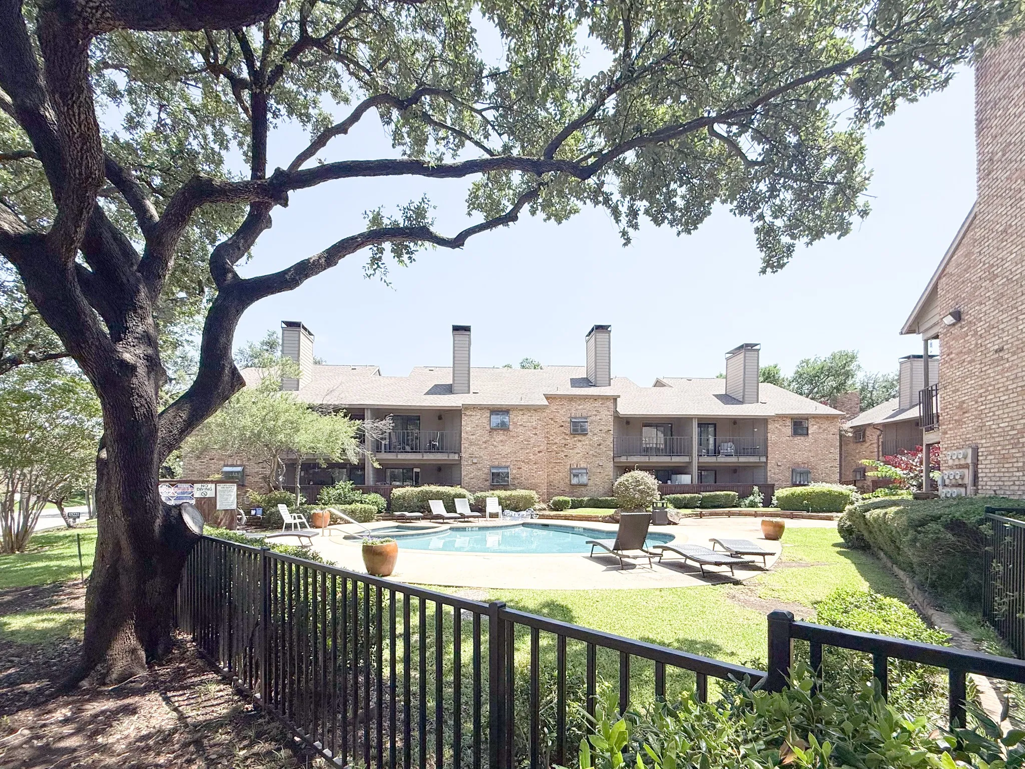Condominium For Sale in Dallas County , 15221 Berry Trail #106, Dallas, Texas 75248, 1 Bedroom, 1 Bathroom, Garage spaces, 756 Sqft, built in 1981, mls#21326265, Real Estate Agent in Dallas, Homes For Sale in Dallas county, Homes For Sale in Dallas, Realtor in Dallas Texas, Real Estate Brokerage Independent Realty Texas, Luminita Cordes Realtor