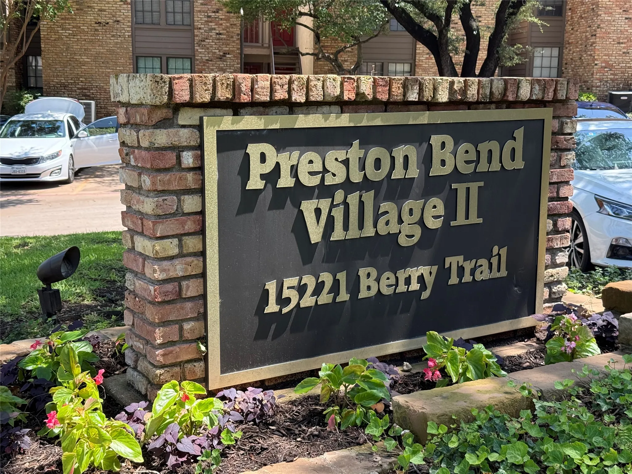 Condominium For Sale in Dallas County , 15221 Berry Trail #106, Dallas, Texas 75248, 1 Bedroom, 1 Bathroom, Garage spaces, 756 Sqft, built in 1981, mls#21326265, Real Estate Agent in Dallas, Homes For Sale in Dallas county, Homes For Sale in Dallas, Realtor in Dallas Texas, Real Estate Brokerage Independent Realty Texas, Luminita Cordes Realtor