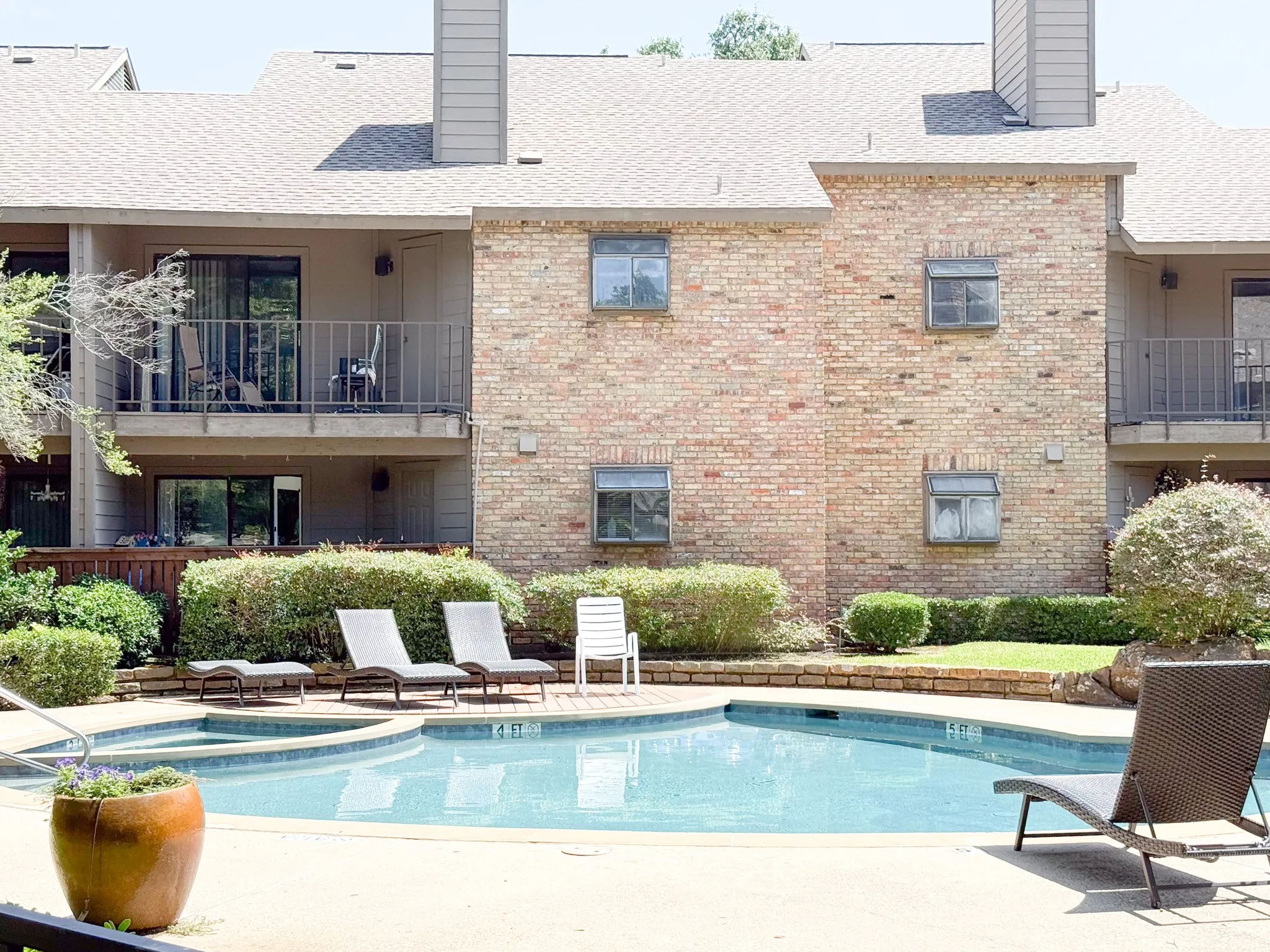 Condominium For Sale in Dallas County , 15221 Berry Trail #106, Dallas, Texas 75248, 1 Bedroom, 1 Bathroom, Garage spaces, 756 Sqft, built in 1981, mls#21326265, Real Estate Agent in Dallas, Homes For Sale in Dallas county, Homes For Sale in Dallas, Realtor in Dallas Texas, Real Estate Brokerage Independent Realty Texas, Luminita Cordes Realtor