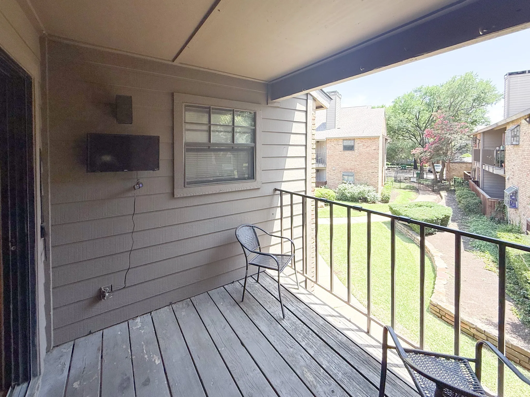 Condominium For Sale in Dallas County , 15221 Berry Trail #106, Dallas, Texas 75248, 1 Bedroom, 1 Bathroom, Garage spaces, 756 Sqft, built in 1981, mls#21326265, Real Estate Agent in Dallas, Homes For Sale in Dallas county, Homes For Sale in Dallas, Realtor in Dallas Texas, Real Estate Brokerage Independent Realty Texas, Luminita Cordes Realtor