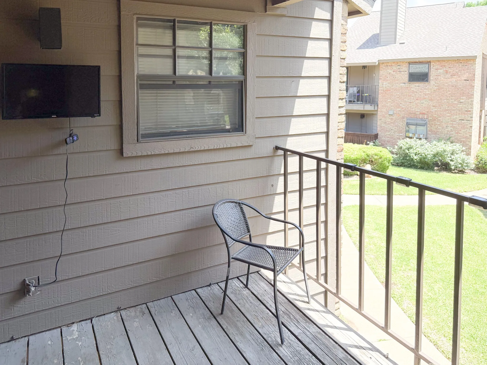 Condominium For Sale in Dallas County , 15221 Berry Trail #106, Dallas, Texas 75248, 1 Bedroom, 1 Bathroom, Garage spaces, 756 Sqft, built in 1981, mls#21326265, Real Estate Agent in Dallas, Homes For Sale in Dallas county, Homes For Sale in Dallas, Realtor in Dallas Texas, Real Estate Brokerage Independent Realty Texas, Luminita Cordes Realtor