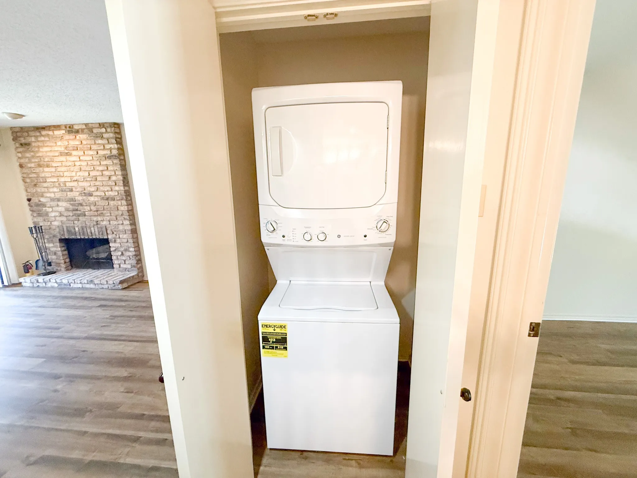 Condominium For Sale in Dallas County , 15221 Berry Trail #106, Dallas, Texas 75248, 1 Bedroom, 1 Bathroom, Garage spaces, 756 Sqft, built in 1981, mls#21326265, Real Estate Agent in Dallas, Homes For Sale in Dallas county, Homes For Sale in Dallas, Realtor in Dallas Texas, Real Estate Brokerage Independent Realty Texas, Luminita Cordes Realtor