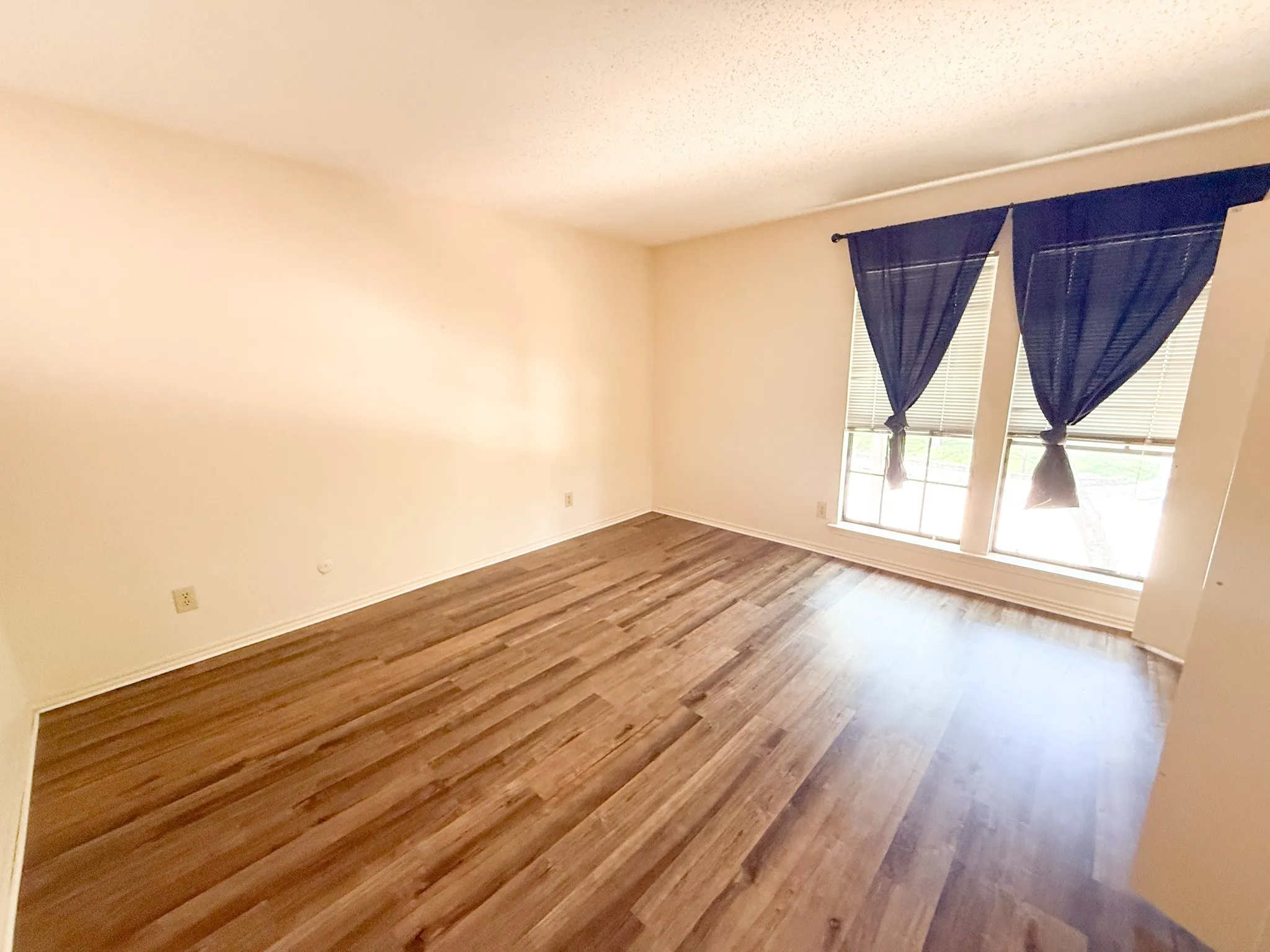 Condominium For Sale in Dallas County , 15221 Berry Trail #106, Dallas, Texas 75248, 1 Bedroom, 1 Bathroom, Garage spaces, 756 Sqft, built in 1981, mls#21326265, Real Estate Agent in Dallas, Homes For Sale in Dallas county, Homes For Sale in Dallas, Realtor in Dallas Texas, Real Estate Brokerage Independent Realty Texas, Luminita Cordes Realtor