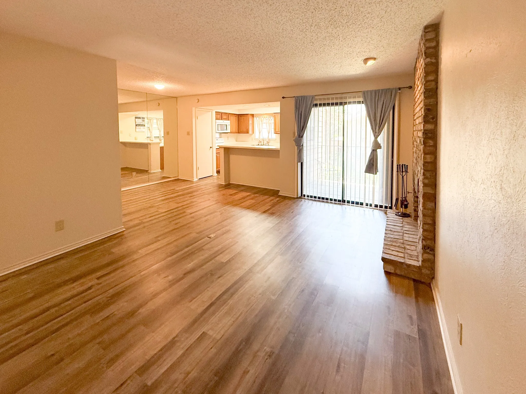 Condominium For Sale in Dallas County , 15221 Berry Trail #106, Dallas, Texas 75248, 1 Bedroom, 1 Bathroom, Garage spaces, 756 Sqft, built in 1981, mls#21326265, Real Estate Agent in Dallas, Homes For Sale in Dallas county, Homes For Sale in Dallas, Realtor in Dallas Texas, Real Estate Brokerage Independent Realty Texas, Luminita Cordes Realtor