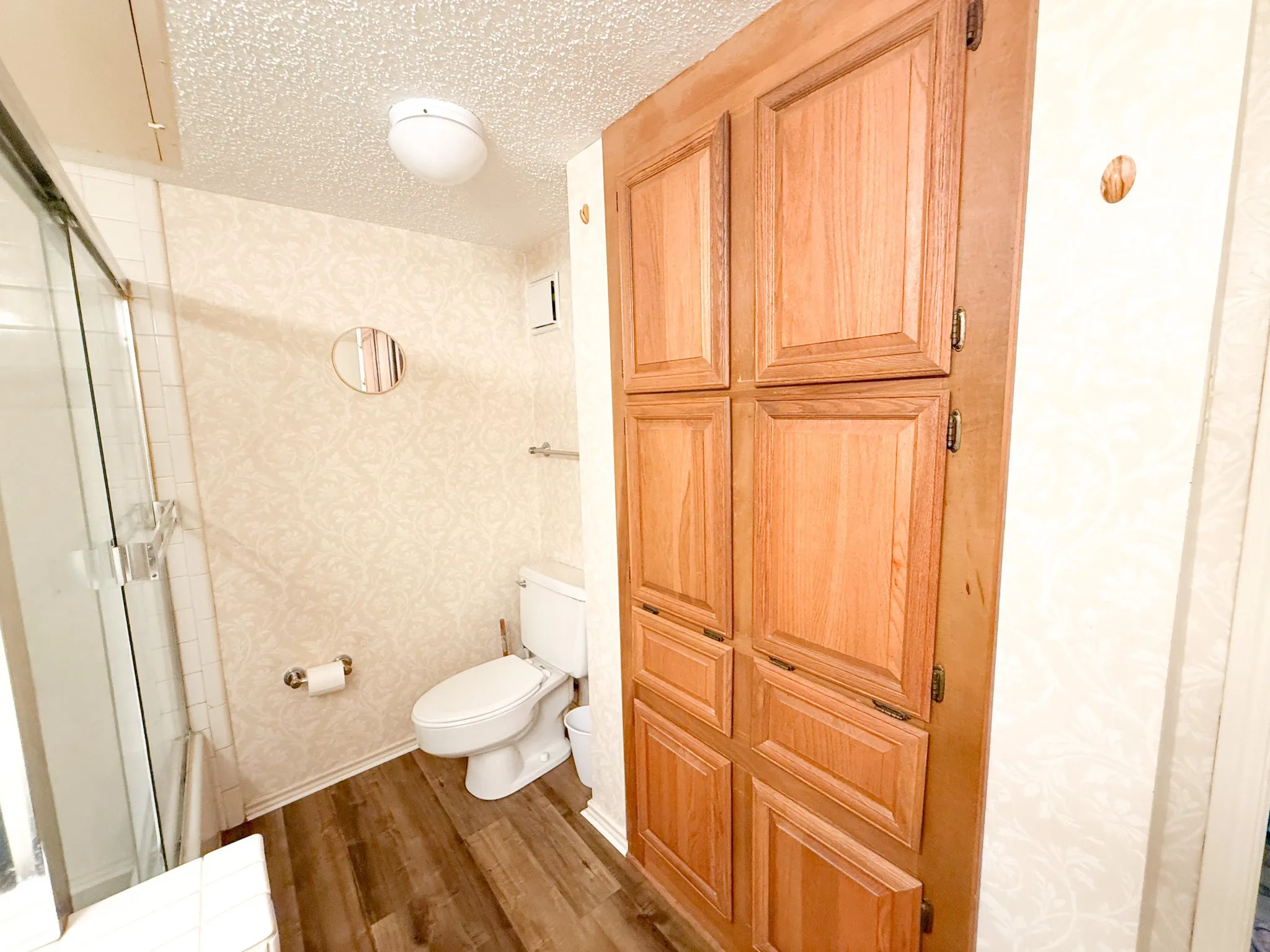 Condominium For Sale in Dallas County , 15221 Berry Trail #106, Dallas, Texas 75248, 1 Bedroom, 1 Bathroom, Garage spaces, 756 Sqft, built in 1981, mls#21326265, Real Estate Agent in Dallas, Homes For Sale in Dallas county, Homes For Sale in Dallas, Realtor in Dallas Texas, Real Estate Brokerage Independent Realty Texas, Luminita Cordes Realtor