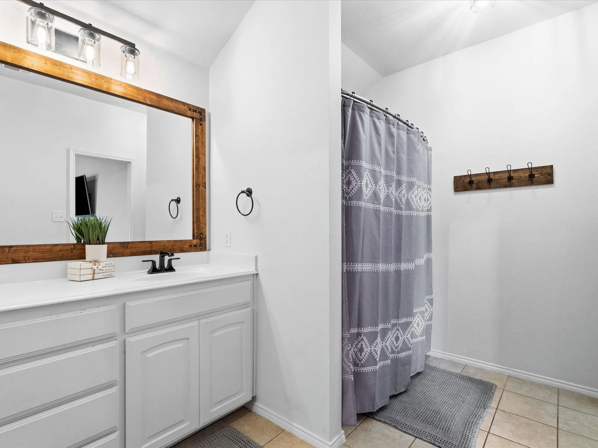Single Family Residence For Sale in Tarrant County , 4517 Rockmill Trail, Fort Worth, Texas 76179, 3 Bedroom, 2 Bathroom, 2 Garage spaces, 1,834 Sqft, built in 2013, mls#21327419, Real Estate Agent in Fort Worth, Homes For Sale in Tarrant county, Homes For Sale in Fort Worth, Realtor in Fort Worth Texas, Real Estate Brokerage Independent Realty Texas, Luminita Cordes Realtor