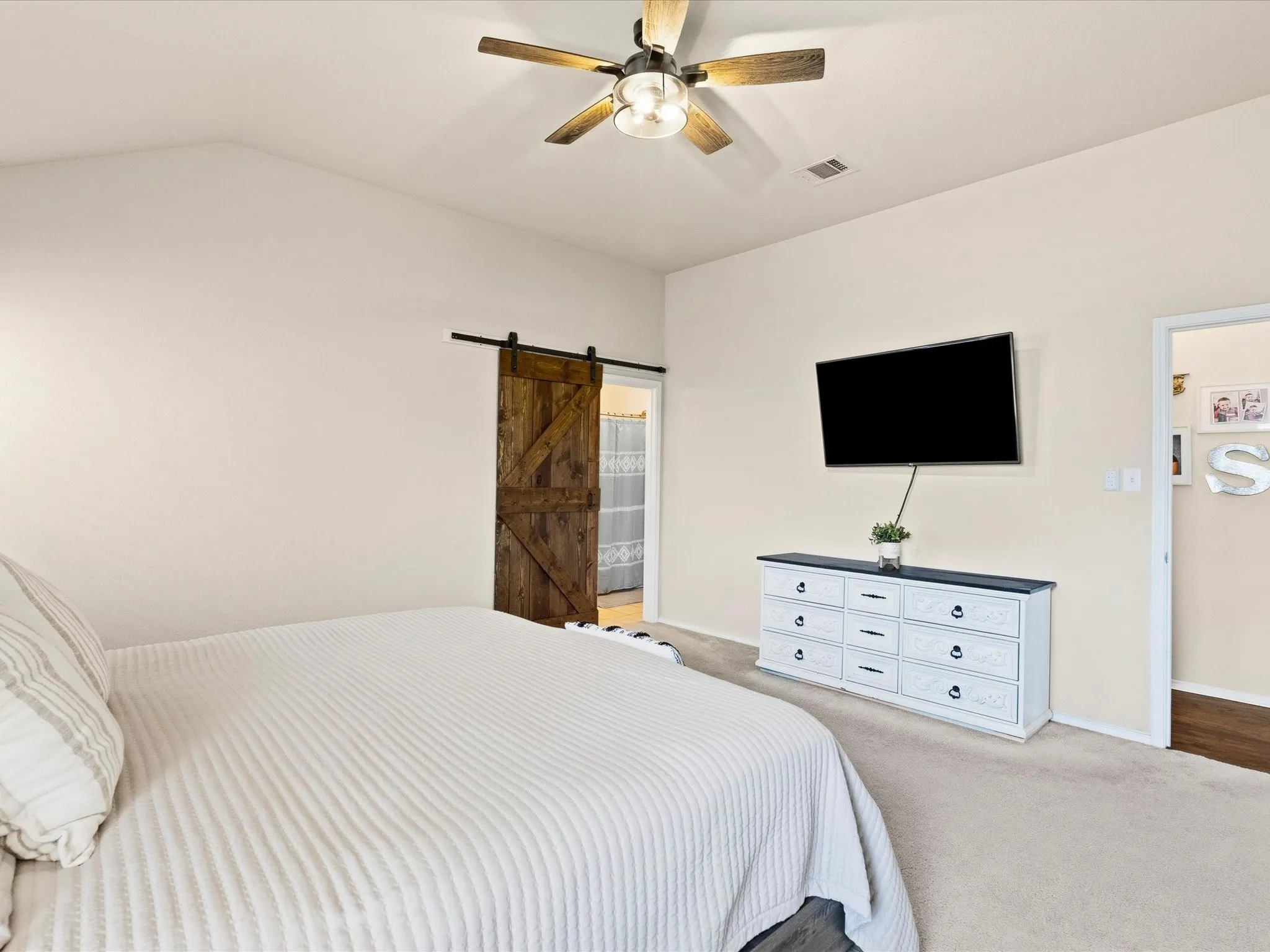 Single Family Residence For Sale in Tarrant County , 4517 Rockmill Trail, Fort Worth, Texas 76179, 3 Bedroom, 2 Bathroom, 2 Garage spaces, 1,834 Sqft, built in 2013, mls#21327419, Real Estate Agent in Fort Worth, Homes For Sale in Tarrant county, Homes For Sale in Fort Worth, Realtor in Fort Worth Texas, Real Estate Brokerage Independent Realty Texas, Luminita Cordes Realtor