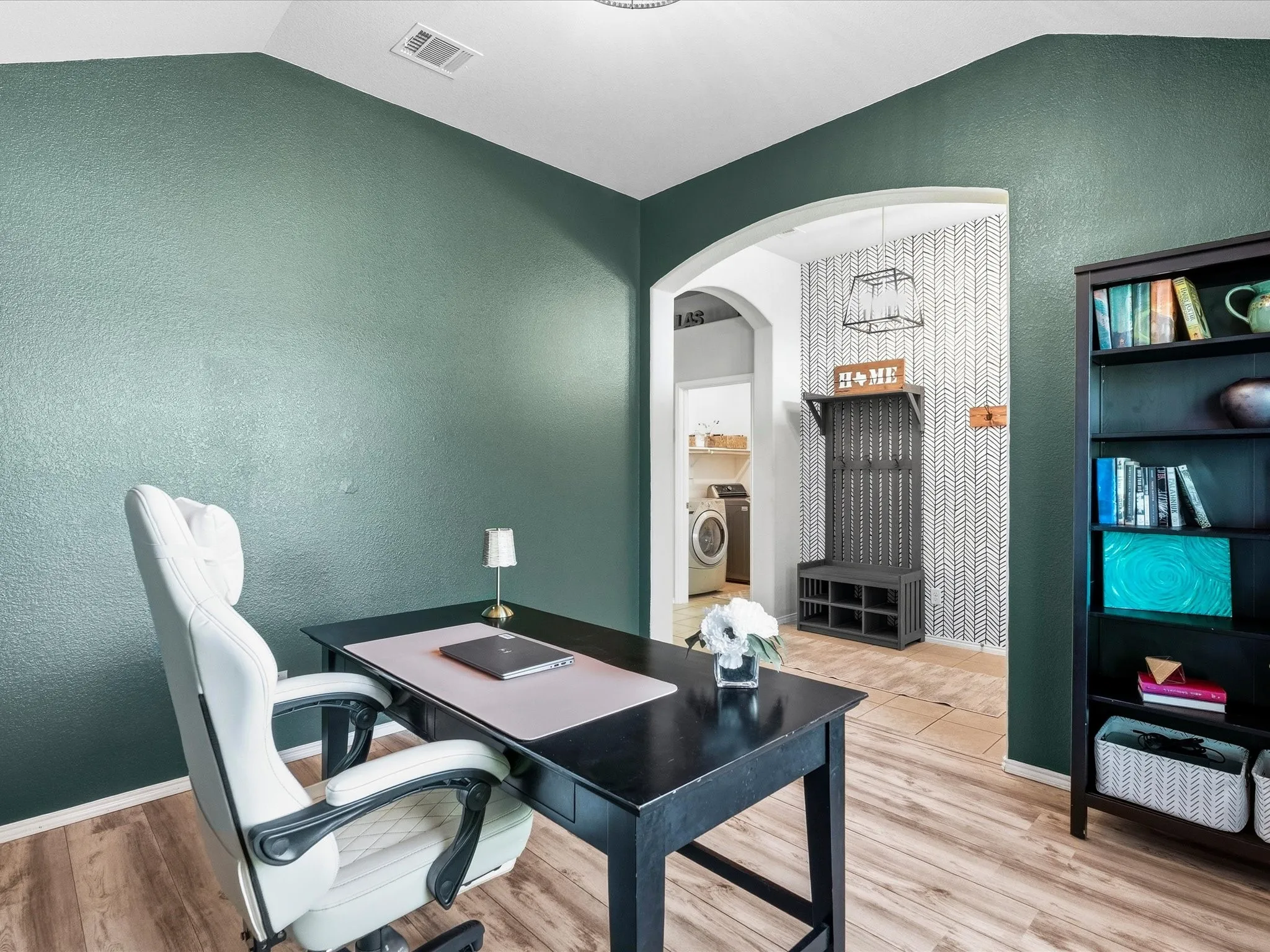 Single Family Residence For Sale in Tarrant County , 4517 Rockmill Trail, Fort Worth, Texas 76179, 3 Bedroom, 2 Bathroom, 2 Garage spaces, 1,834 Sqft, built in 2013, mls#21327419, Real Estate Agent in Fort Worth, Homes For Sale in Tarrant county, Homes For Sale in Fort Worth, Realtor in Fort Worth Texas, Real Estate Brokerage Independent Realty Texas, Luminita Cordes Realtor