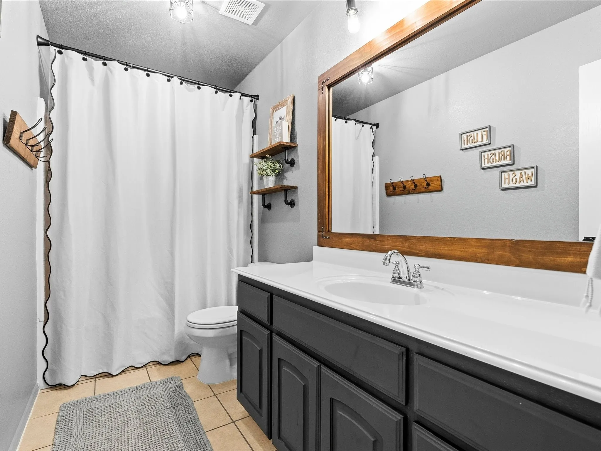 Single Family Residence For Sale in Tarrant County , 4517 Rockmill Trail, Fort Worth, Texas 76179, 3 Bedroom, 2 Bathroom, 2 Garage spaces, 1,834 Sqft, built in 2013, mls#21327419, Real Estate Agent in Fort Worth, Homes For Sale in Tarrant county, Homes For Sale in Fort Worth, Realtor in Fort Worth Texas, Real Estate Brokerage Independent Realty Texas, Luminita Cordes Realtor