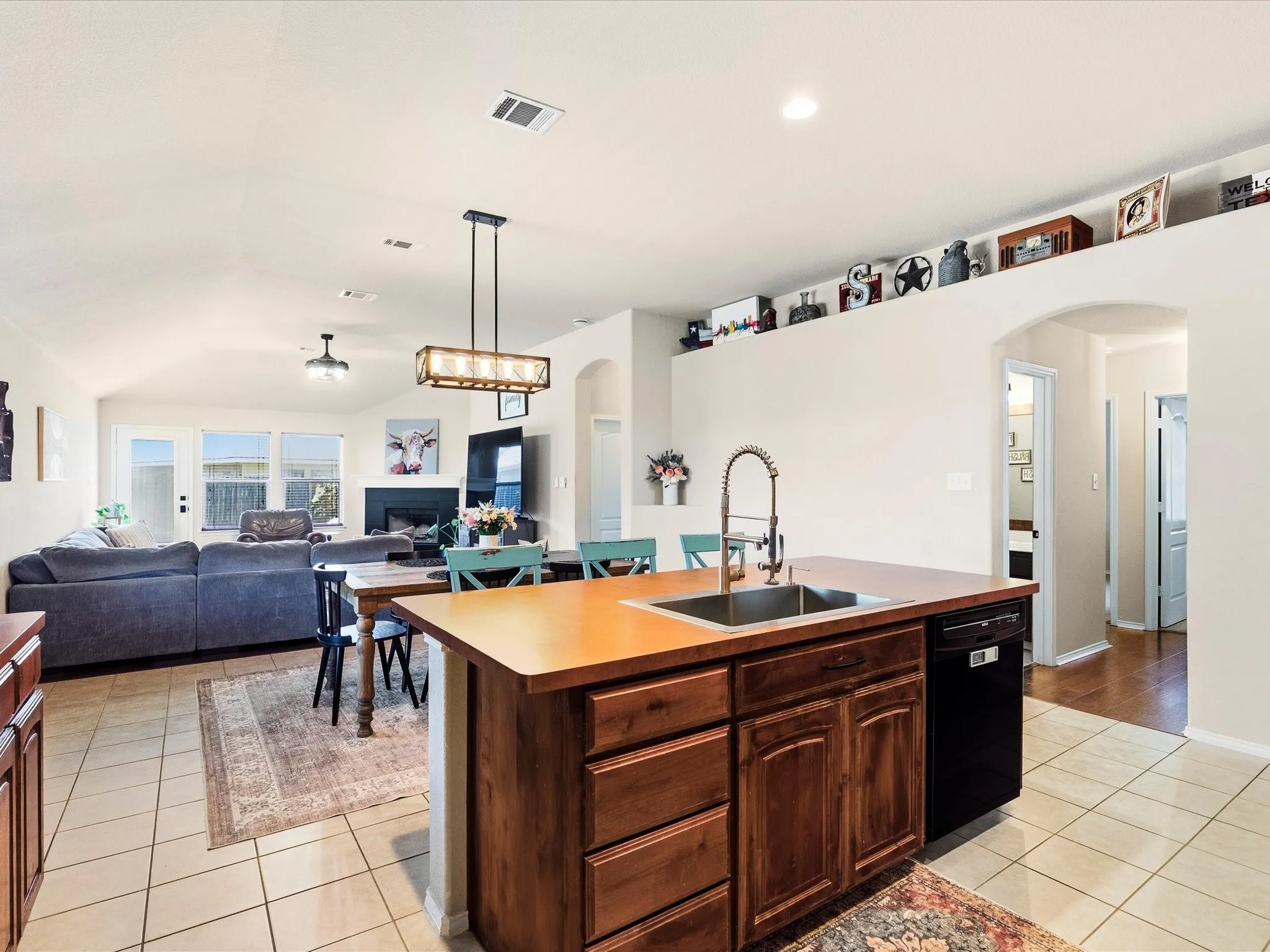 Single Family Residence For Sale in Tarrant County , 4517 Rockmill Trail, Fort Worth, Texas 76179, 3 Bedroom, 2 Bathroom, 2 Garage spaces, 1,834 Sqft, built in 2013, mls#21327419, Real Estate Agent in Fort Worth, Homes For Sale in Tarrant county, Homes For Sale in Fort Worth, Realtor in Fort Worth Texas, Real Estate Brokerage Independent Realty Texas, Luminita Cordes Realtor