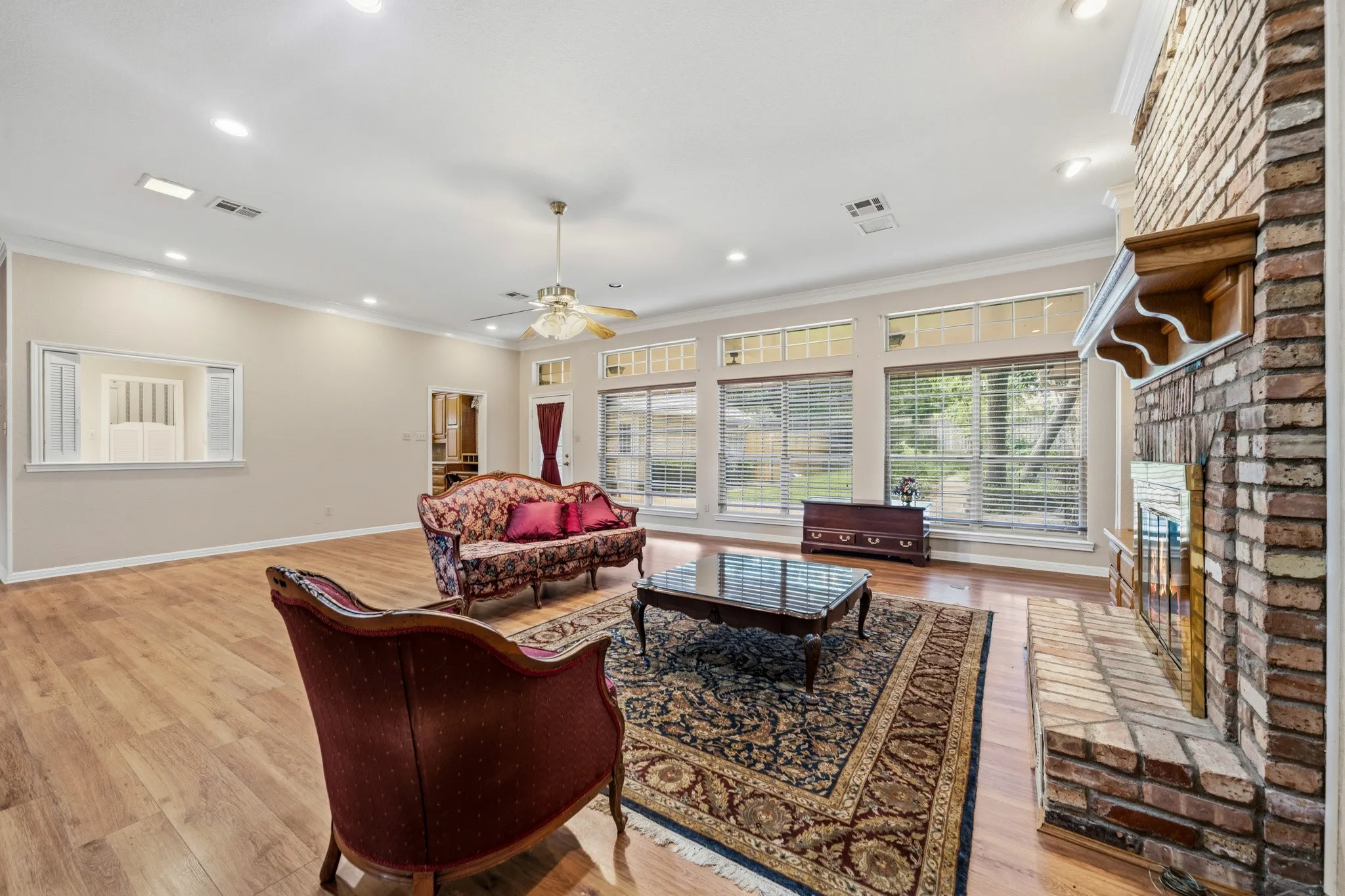 Single Family Residence For Sale in Mc Lennan County , 10000 Stony Point Drive, Woodway, Texas 76712, 5 Bedroom, 3 Bathroom, 2 Garage spaces, 3,578 Sqft, built in 1989, mls#21323075, Real Estate Agent in Woodway, Homes For Sale in Mc Lennan county, Homes For Sale in Woodway, Realtor in Woodway Texas, Real Estate Brokerage Independent Realty Texas, Luminita Cordes Realtor