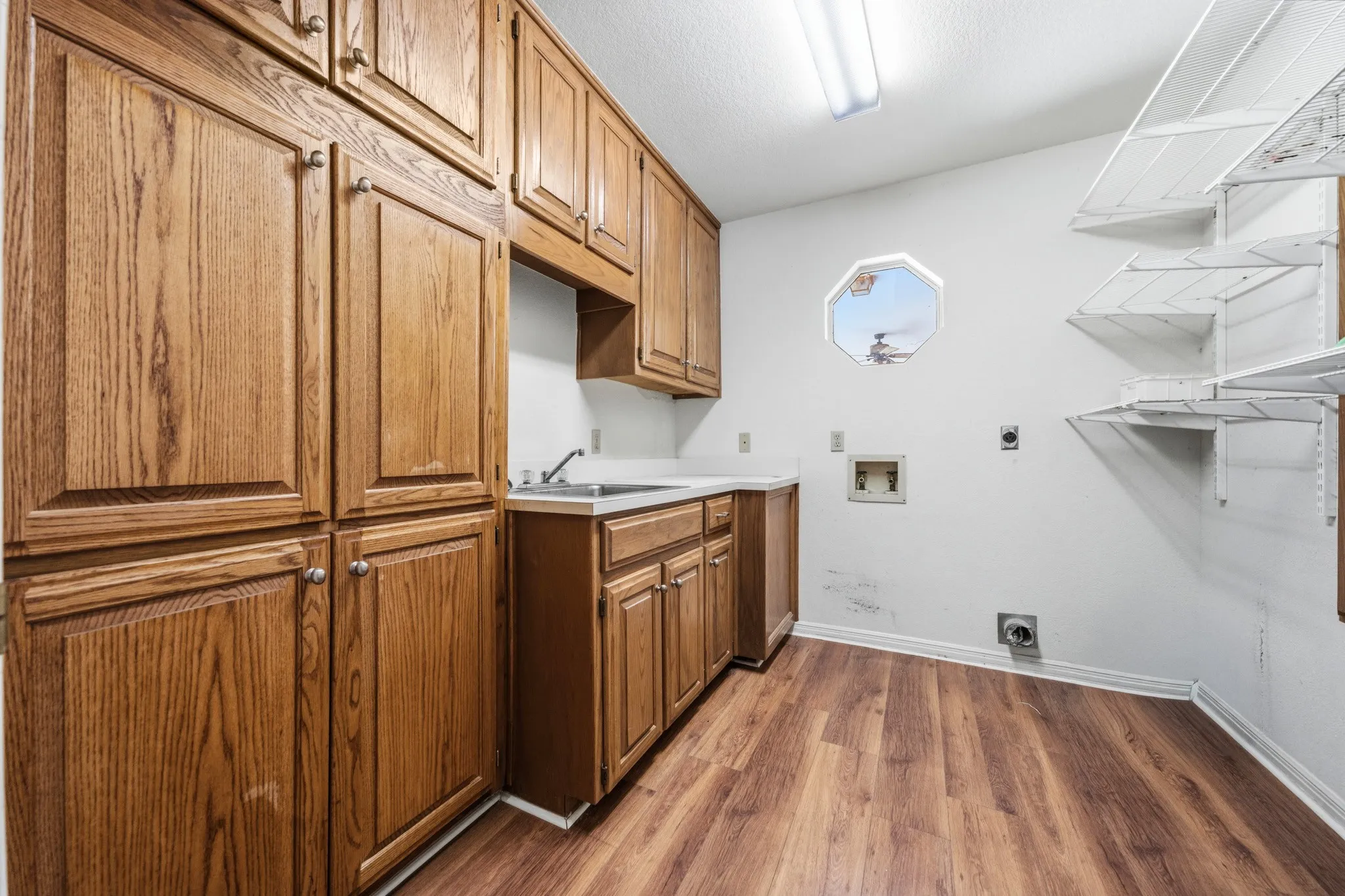Single Family Residence For Sale in Mc Lennan County , 10000 Stony Point Drive, Woodway, Texas 76712, 5 Bedroom, 3 Bathroom, 2 Garage spaces, 3,578 Sqft, built in 1989, mls#21323075, Real Estate Agent in Woodway, Homes For Sale in Mc Lennan county, Homes For Sale in Woodway, Realtor in Woodway Texas, Real Estate Brokerage Independent Realty Texas, Luminita Cordes Realtor