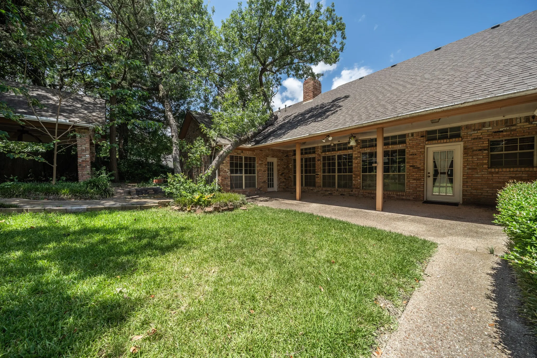 Single Family Residence For Sale in Mc Lennan County , 10000 Stony Point Drive, Woodway, Texas 76712, 5 Bedroom, 3 Bathroom, 2 Garage spaces, 3,578 Sqft, built in 1989, mls#21323075, Real Estate Agent in Woodway, Homes For Sale in Mc Lennan county, Homes For Sale in Woodway, Realtor in Woodway Texas, Real Estate Brokerage Independent Realty Texas, Luminita Cordes Realtor