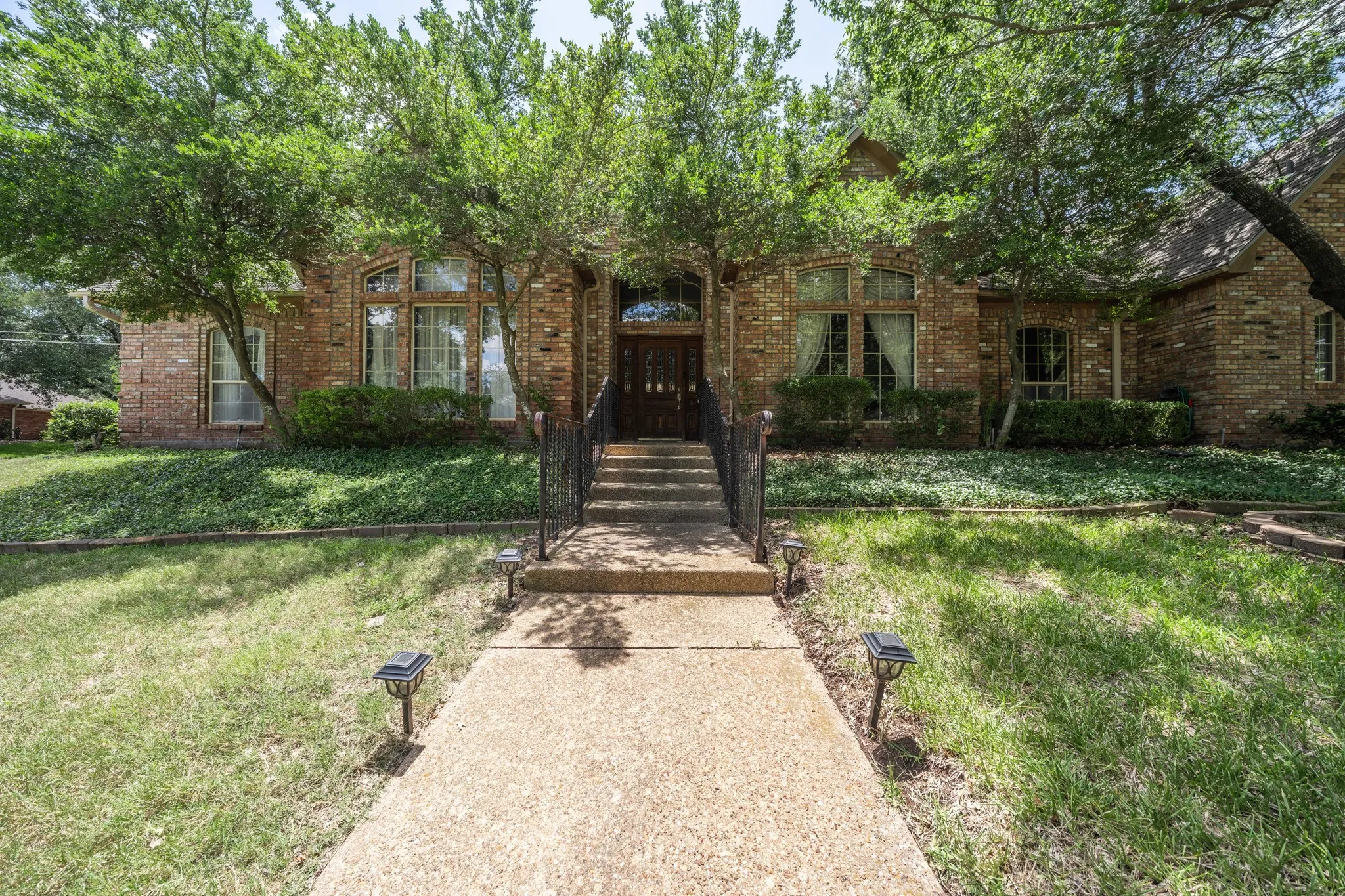 Single Family Residence For Sale in Mc Lennan County , 10000 Stony Point Drive, Woodway, Texas 76712, 5 Bedroom, 3 Bathroom, 2 Garage spaces, 3,578 Sqft, built in 1989, mls#21323075, Real Estate Agent in Woodway, Homes For Sale in Mc Lennan county, Homes For Sale in Woodway, Realtor in Woodway Texas, Real Estate Brokerage Independent Realty Texas, Luminita Cordes Realtor